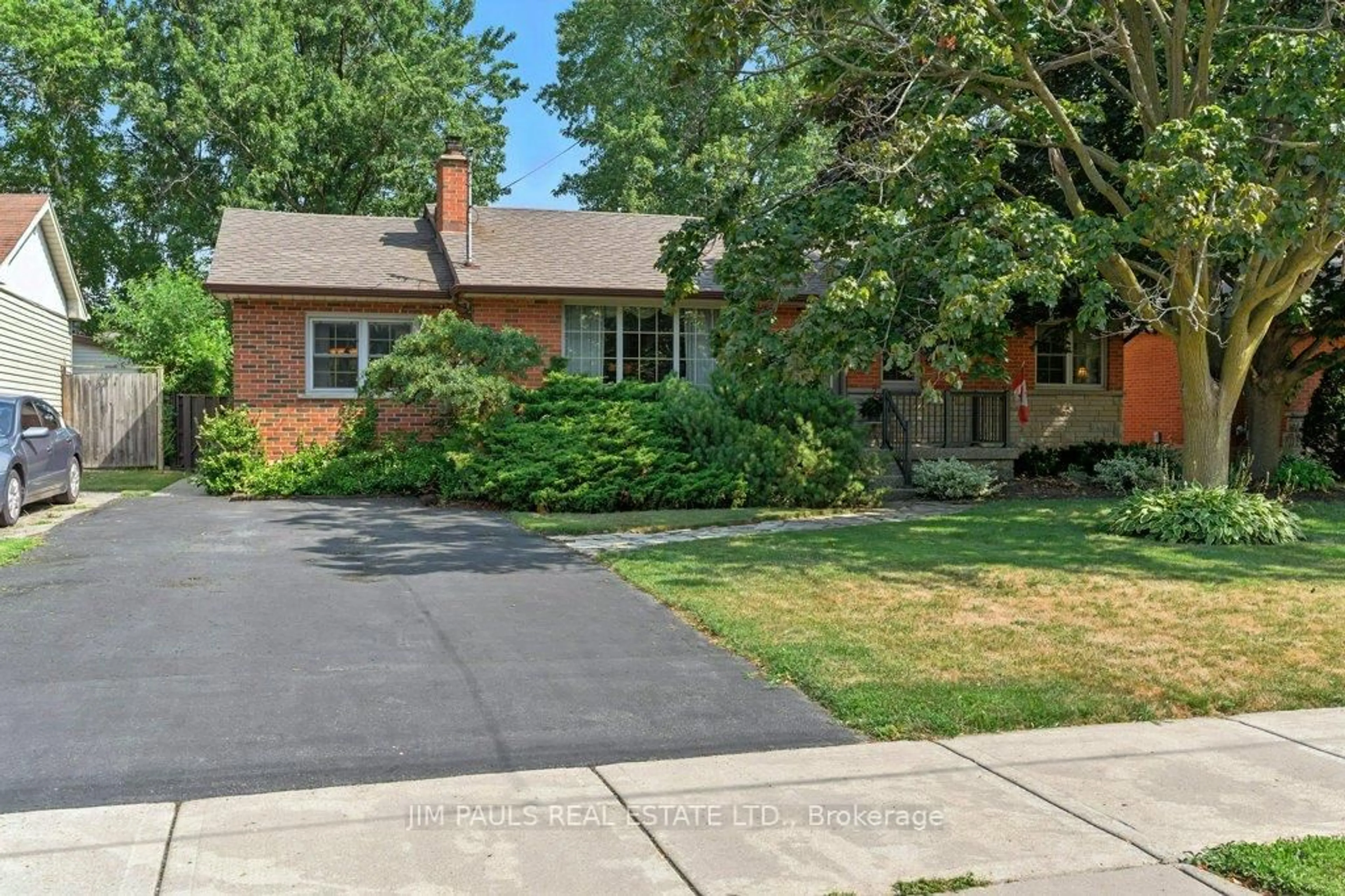 Home with brick exterior material, street for 207 Broker Dr, Hamilton Ontario L8T 2C3