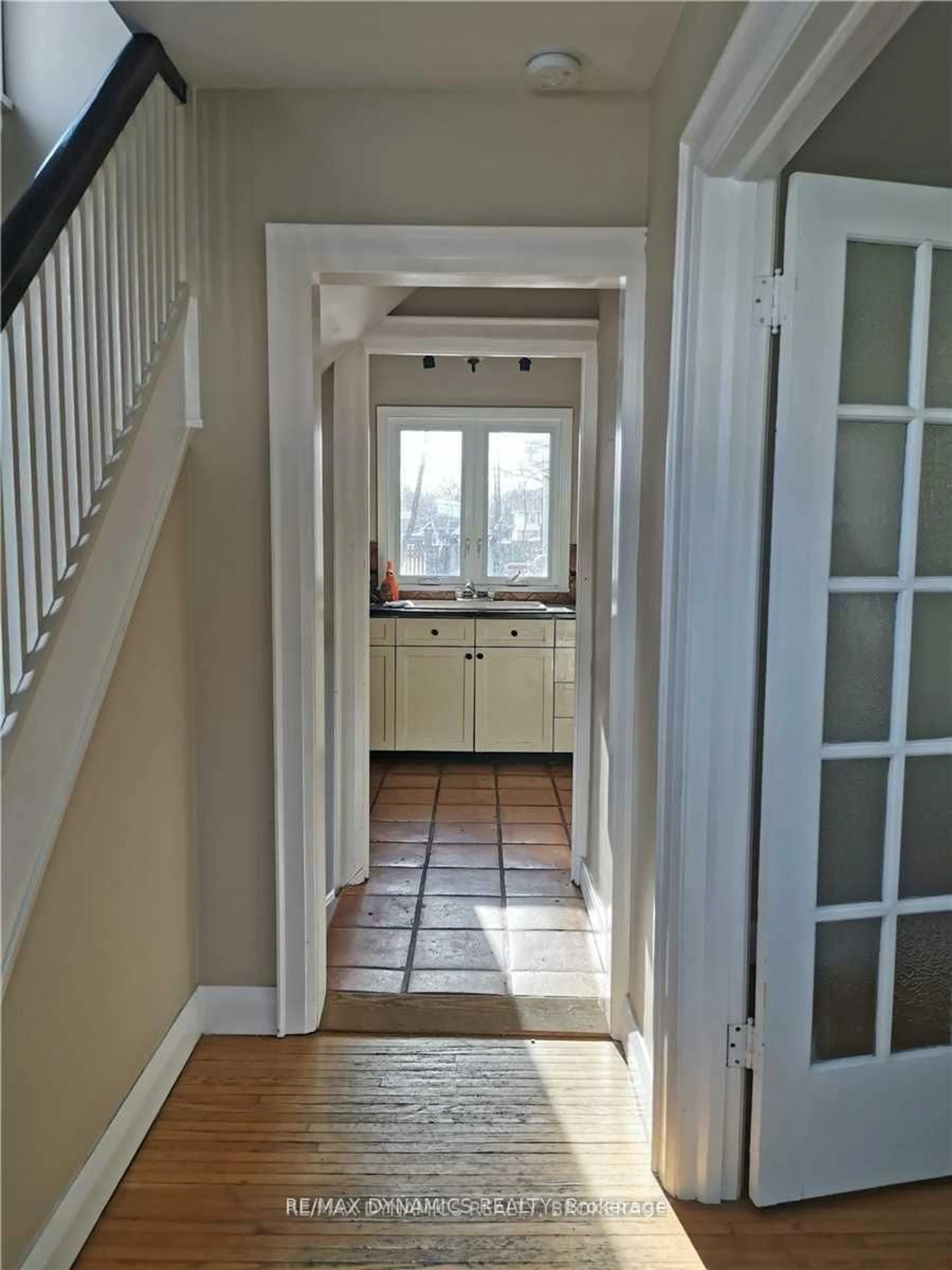 Indoor entryway for 5825 Depew Ave, Niagara Falls Ontario L2G 5M2
