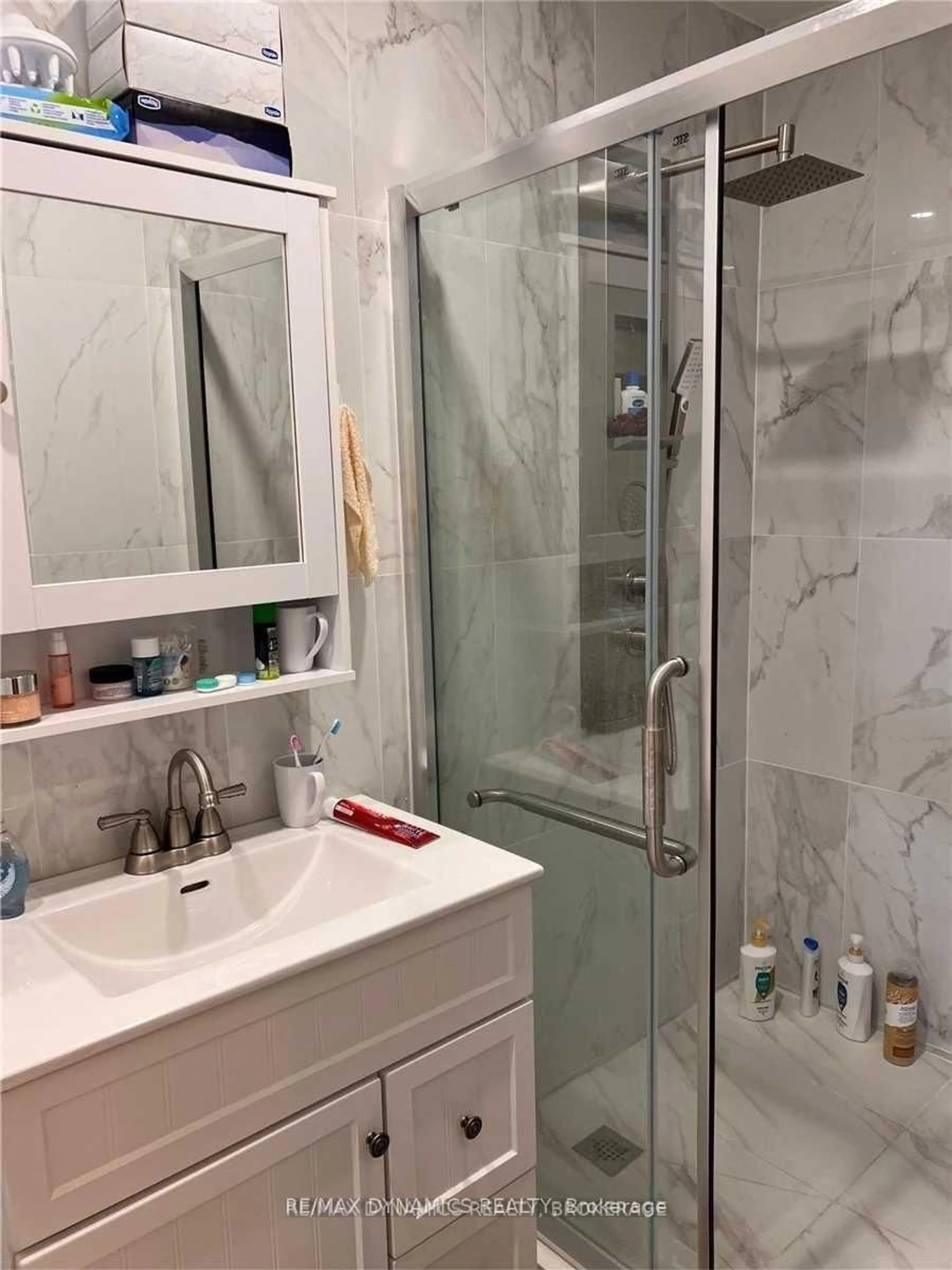 Contemporary bathroom, ceramic/tile floor for 5825 Depew Ave, Niagara Falls Ontario L2G 5M2