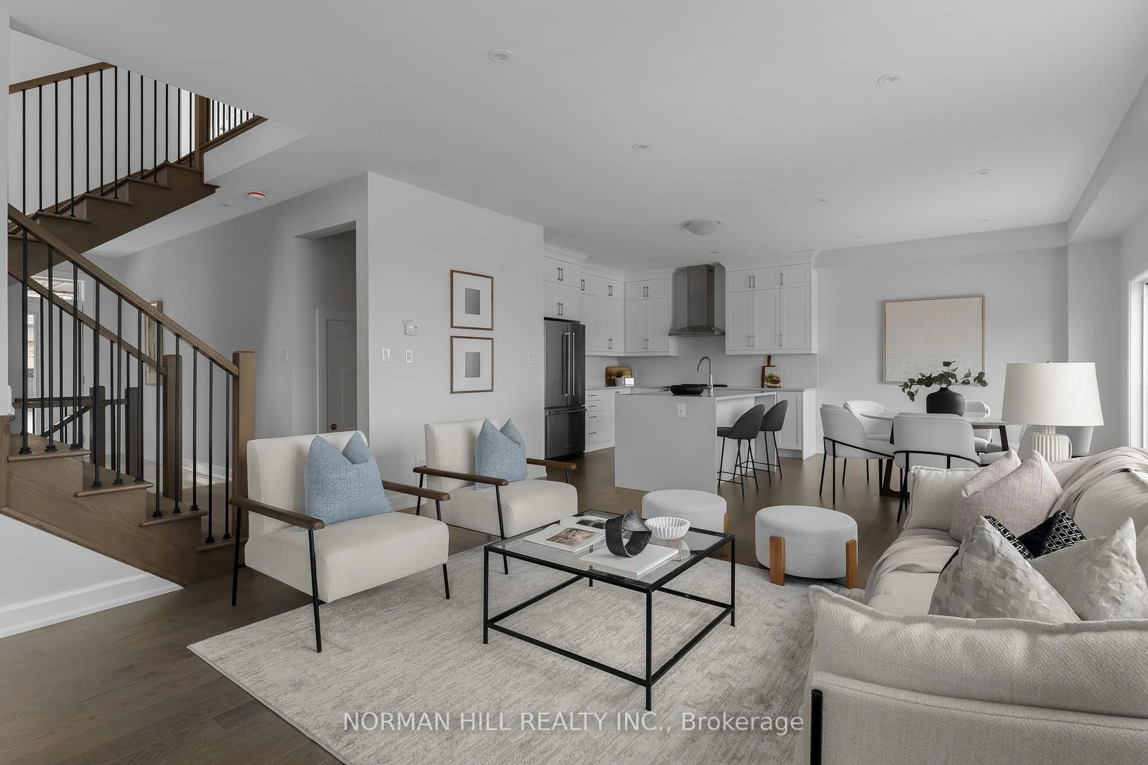 Living room with furniture, unknown for 81 Midland Pl, Welland Ontario L3B 0H2