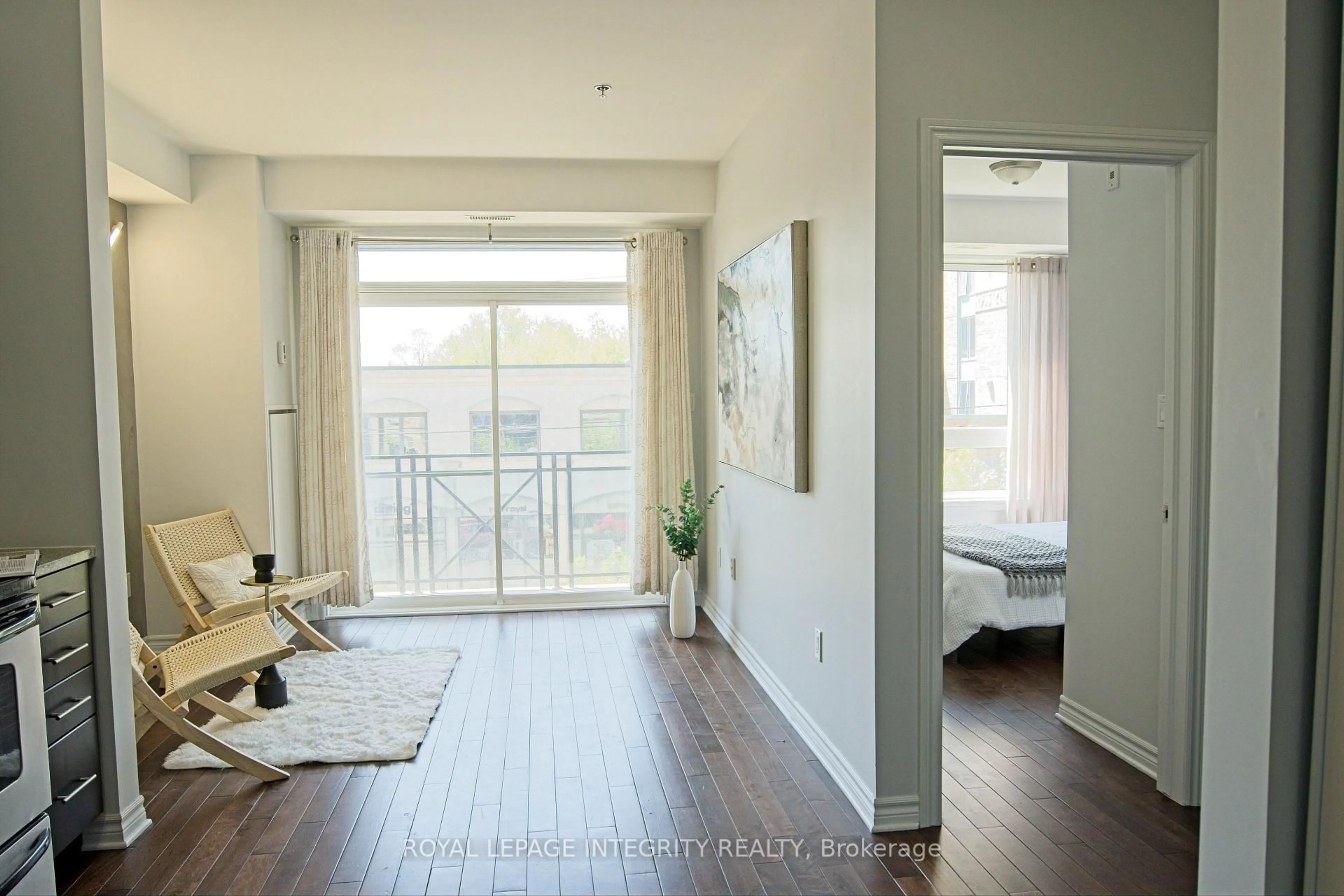 Indoor entryway for 429 Kent St #320, Ottawa Ontario K2P 1B5