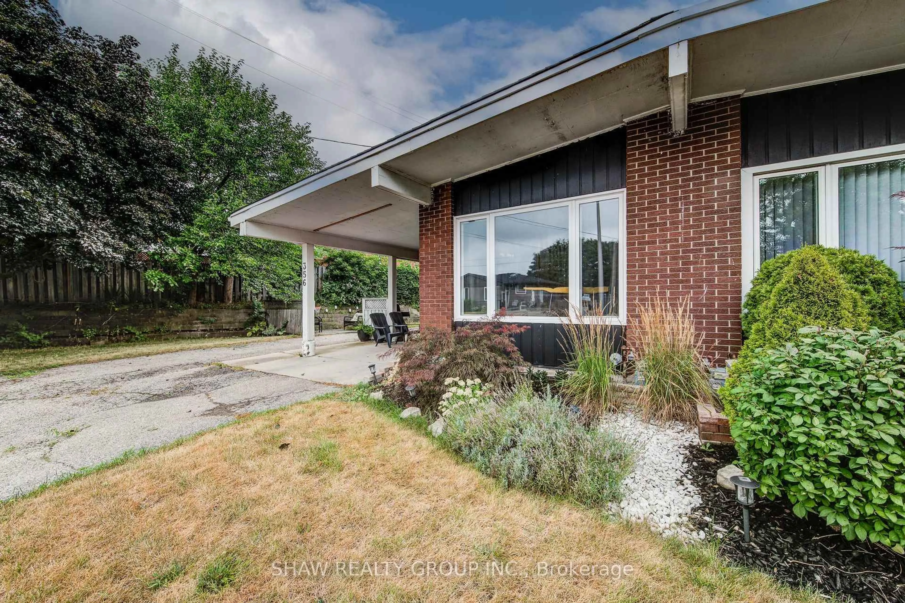 Home with brick exterior material, street for 356 Hillcrest Rd, Cambridge Ontario N3H 1B2