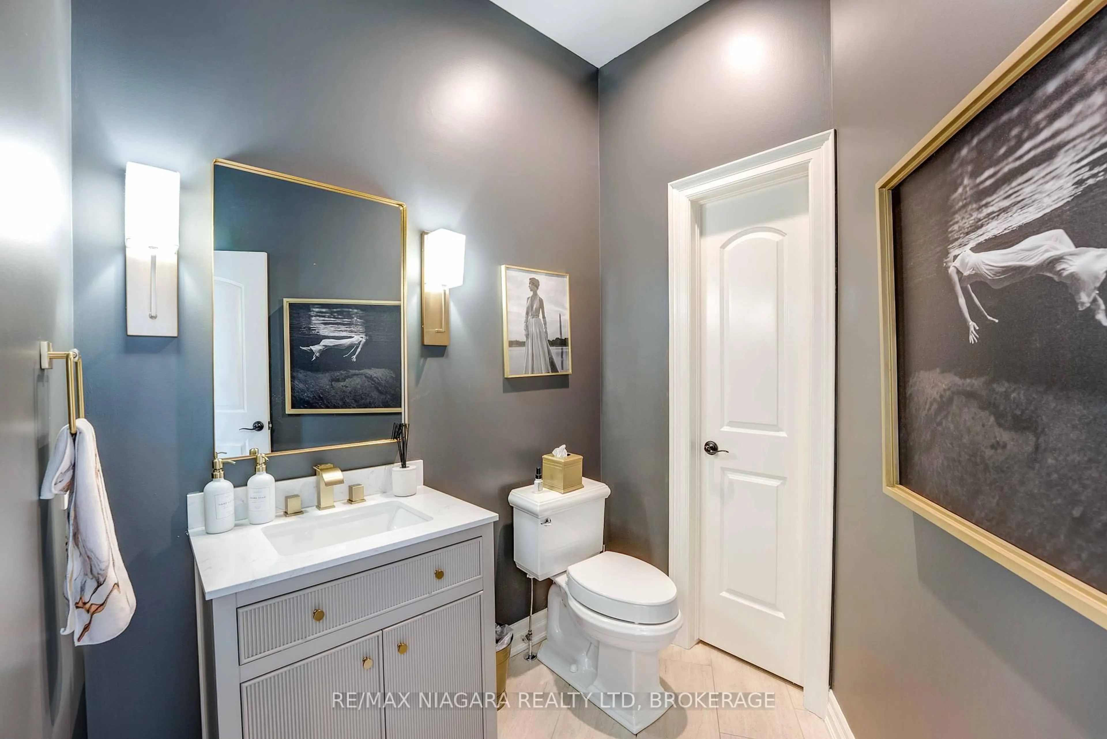Contemporary bathroom, ceramic/tile floor for 6394 Pinestone Rd, Niagara Falls Ontario L2J 4L1