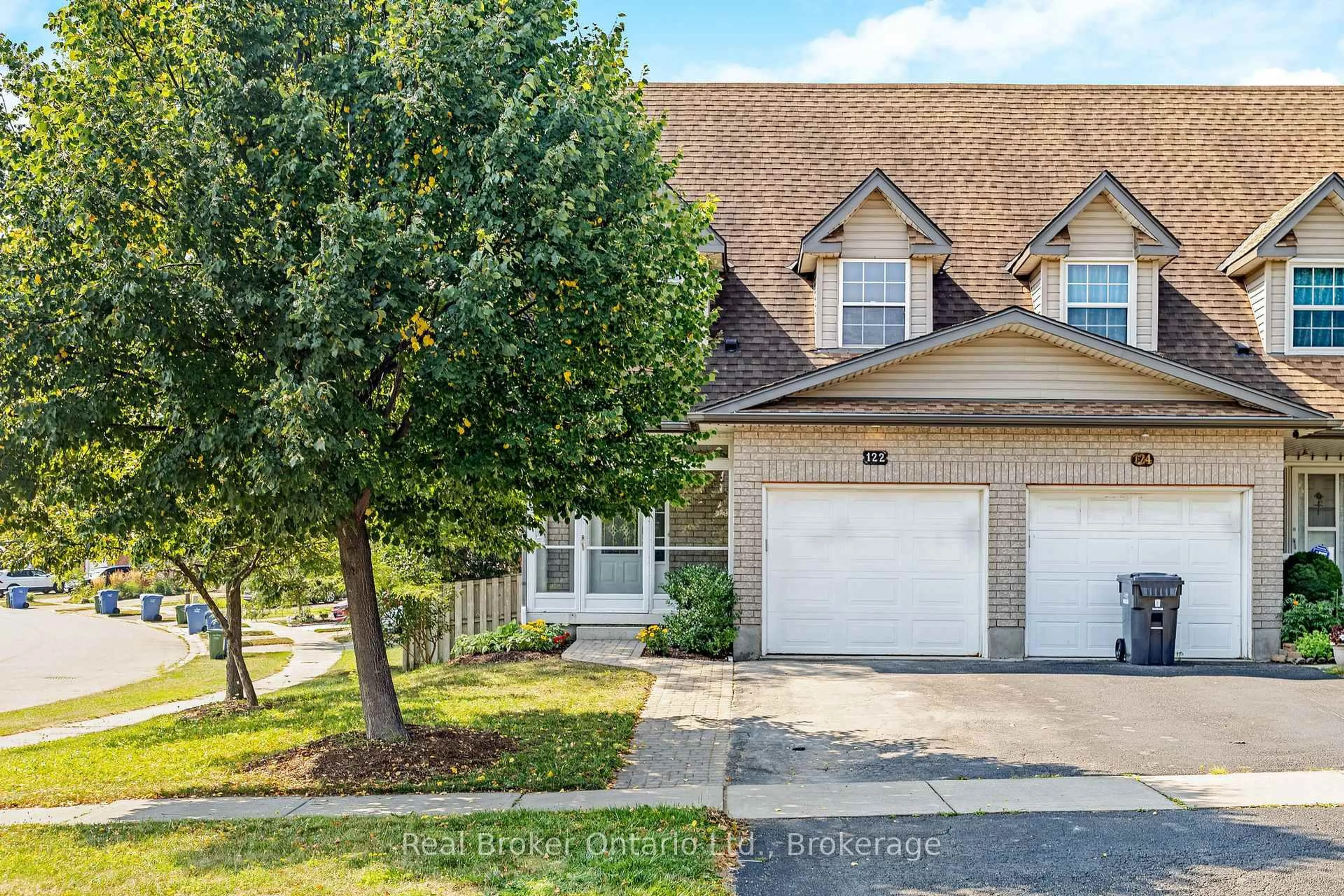 A pic from outside/outdoor area/front of a property/back of a property/a pic from drone, street for 122 Silurian Dr, Guelph Ontario N1E 7G1