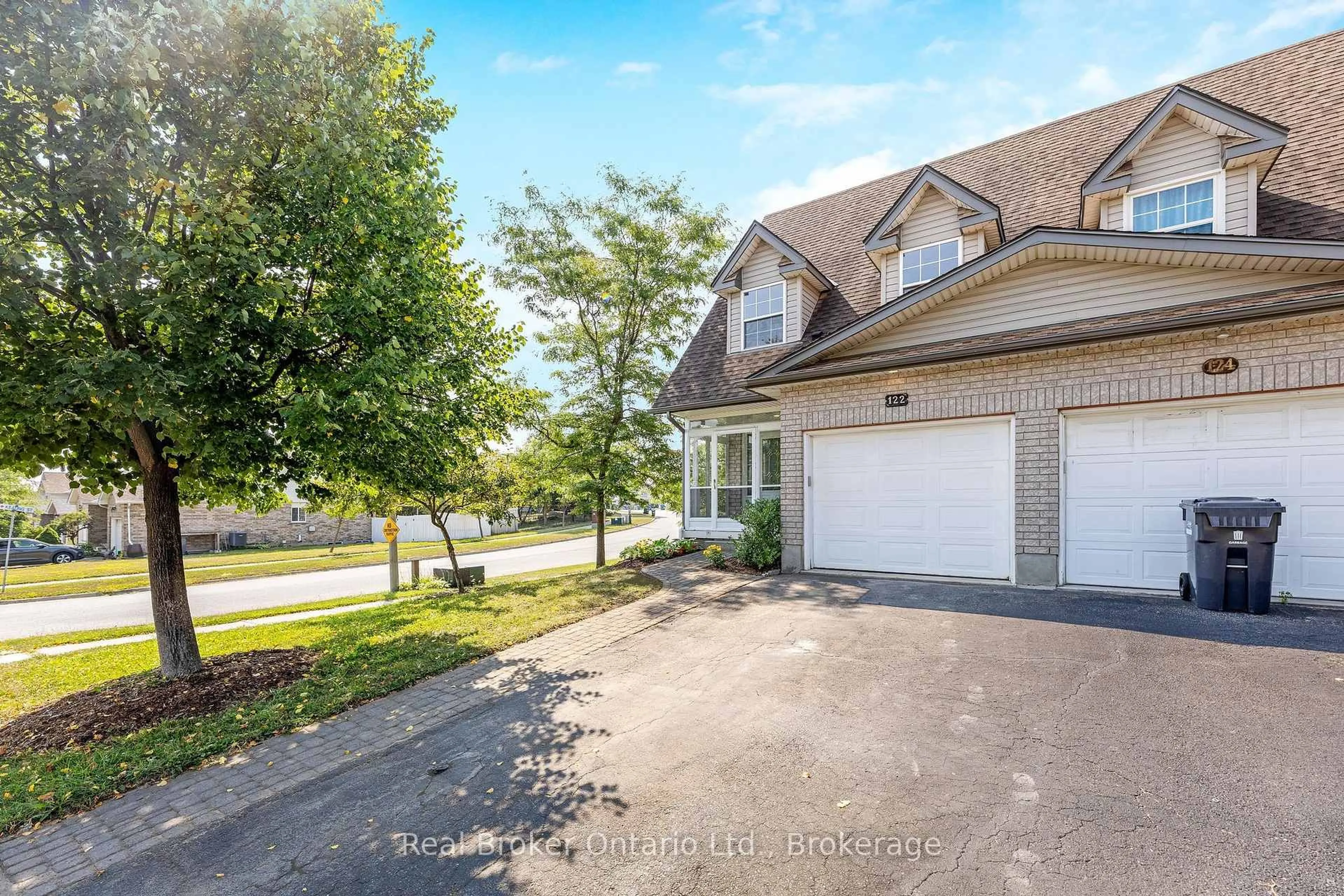 A pic from outside/outdoor area/front of a property/back of a property/a pic from drone, street for 122 Silurian Dr, Guelph Ontario N1E 7G1