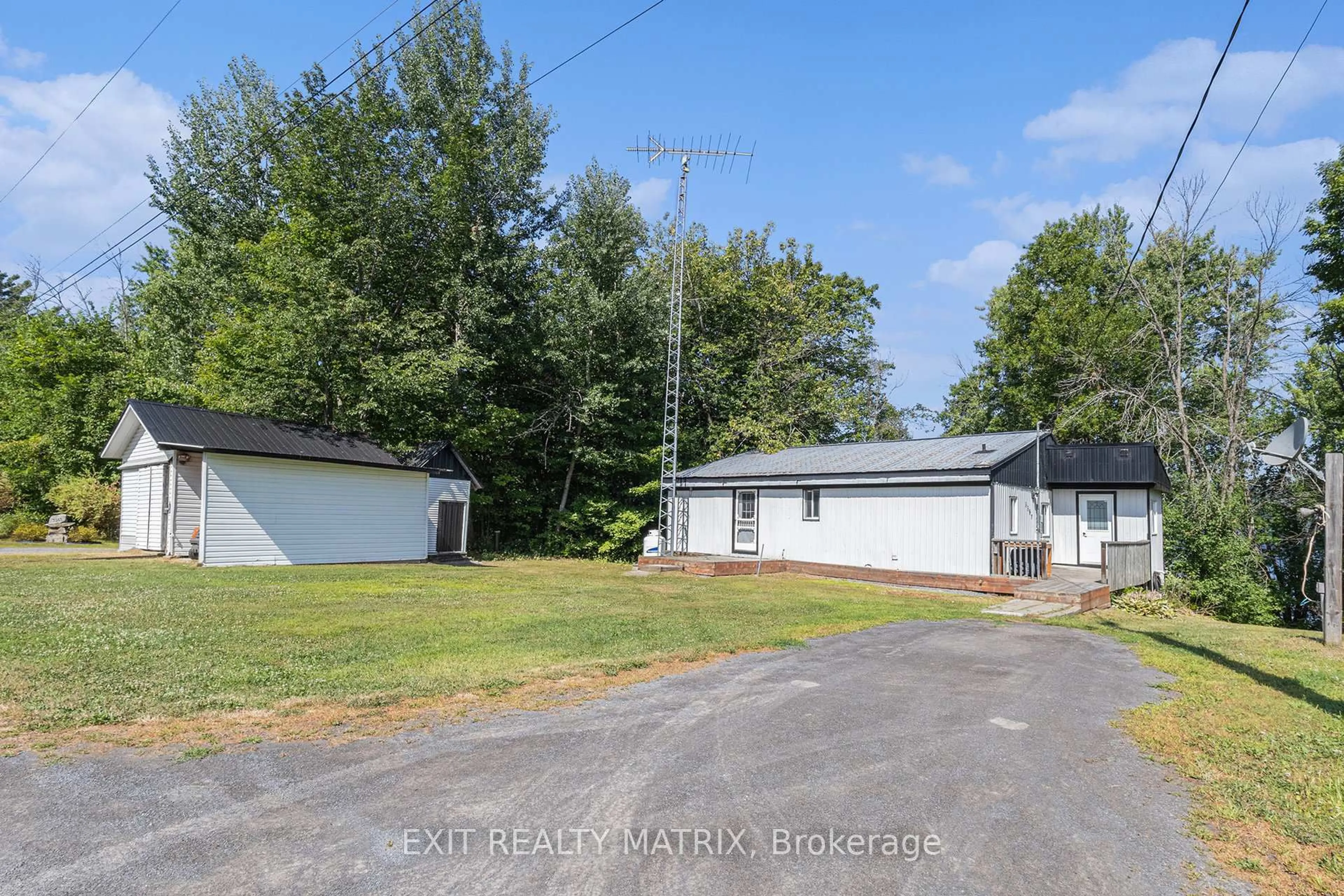 A pic from outside/outdoor area/front of a property/back of a property/a pic from drone, street for 3357 Concession 1 Rd, Alfred and Plantagenet Ontario K0B 1J0