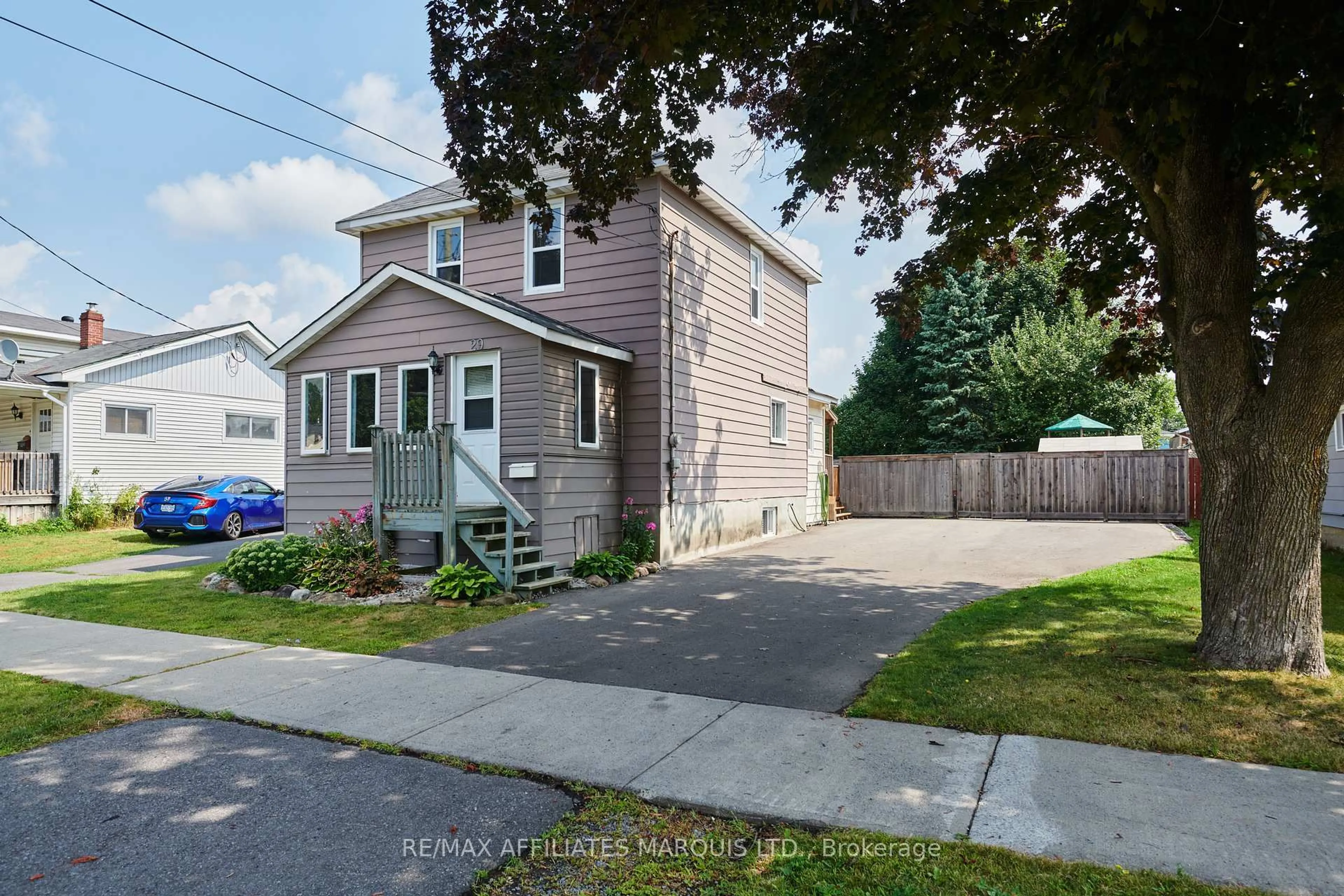 A pic from outside/outdoor area/front of a property/back of a property/a pic from drone, street for 29 Lefebvre Ave, Cornwall Ontario K6H 5G3