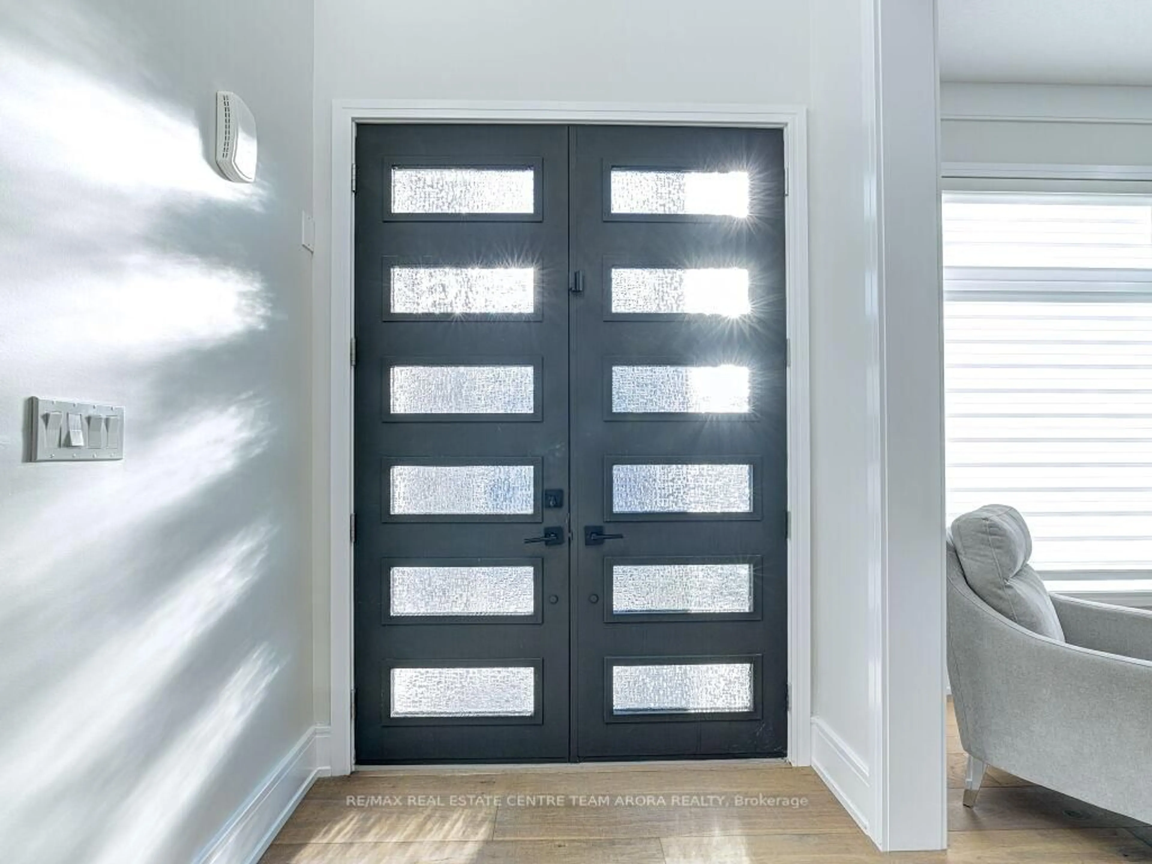 Indoor entryway for 15 Deerfield Lane, Hamilton Ontario L9K 0K2