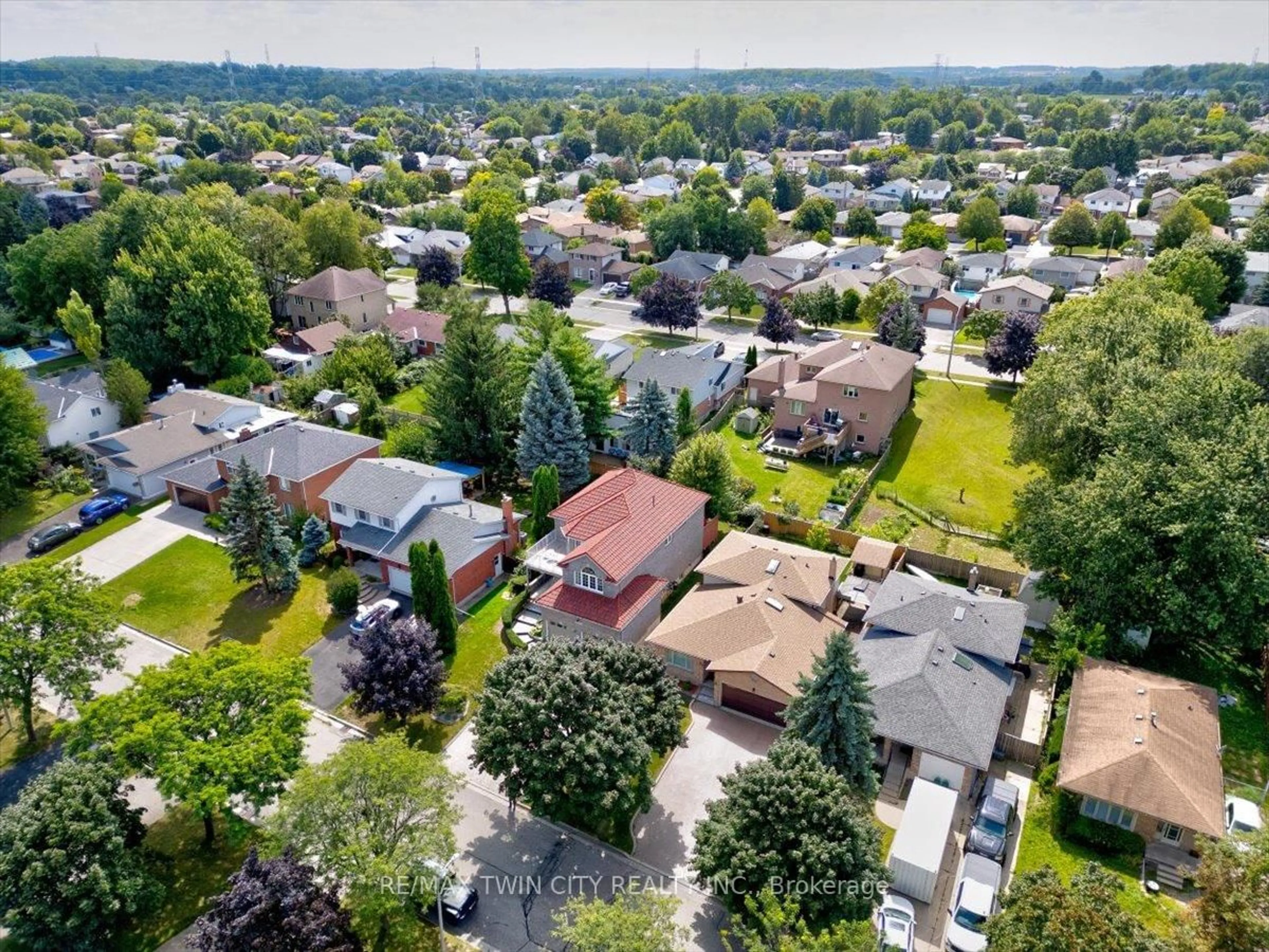 A pic from outside/outdoor area/front of a property/back of a property/a pic from drone, street for 100 High Acres Cres, Kitchener Ontario N2N 2Z9