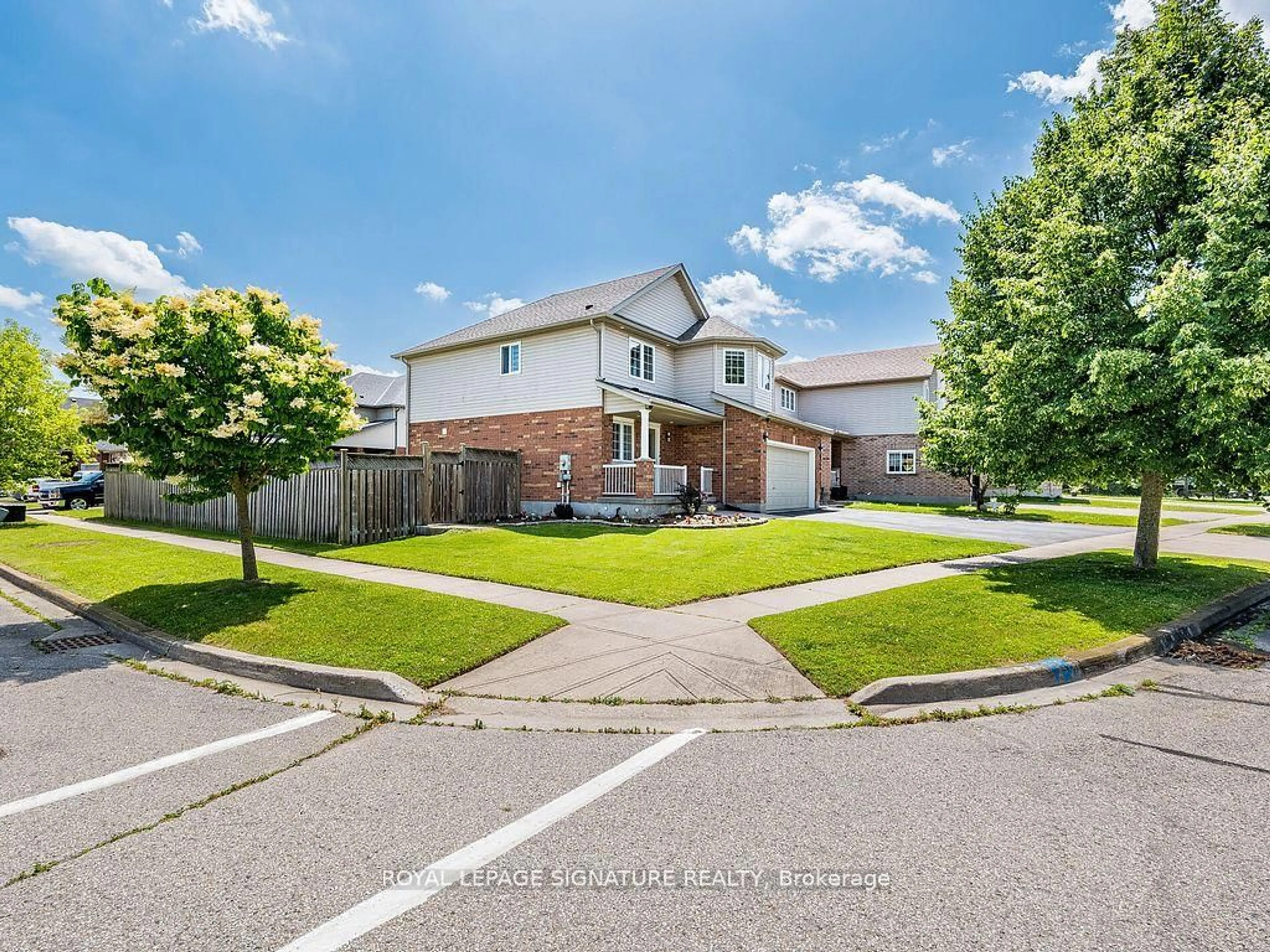 A pic from outside/outdoor area/front of a property/back of a property/a pic from drone, street for 232 Mcnichol Dr, Cambridge Ontario N1P 1J3