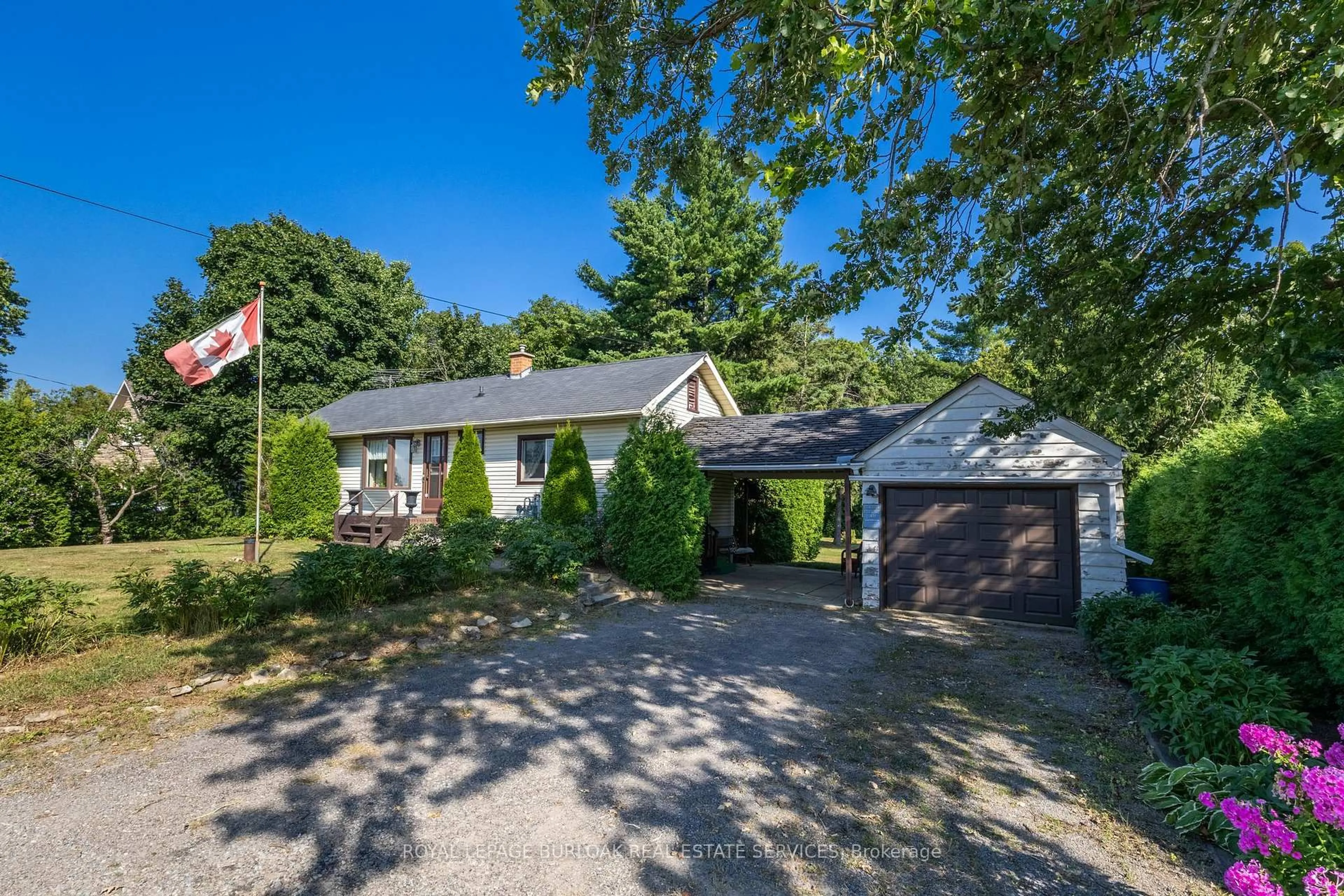 A pic from outside/outdoor area/front of a property/back of a property/a pic from drone, street for 572 Parkside Dr, Hamilton Ontario L8B 0G7