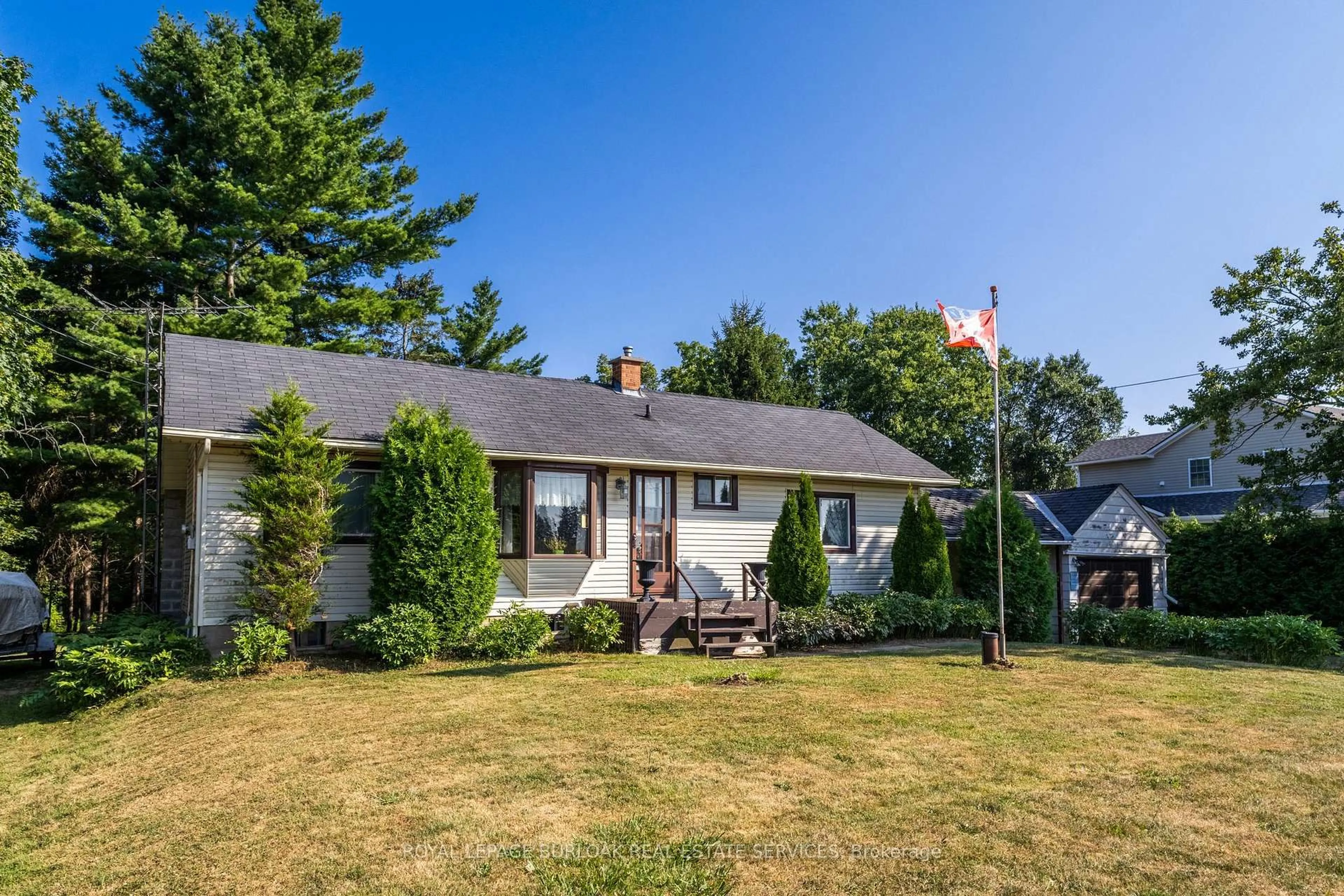 A pic from outside/outdoor area/front of a property/back of a property/a pic from drone, street for 572 Parkside Dr, Hamilton Ontario L8B 0G7