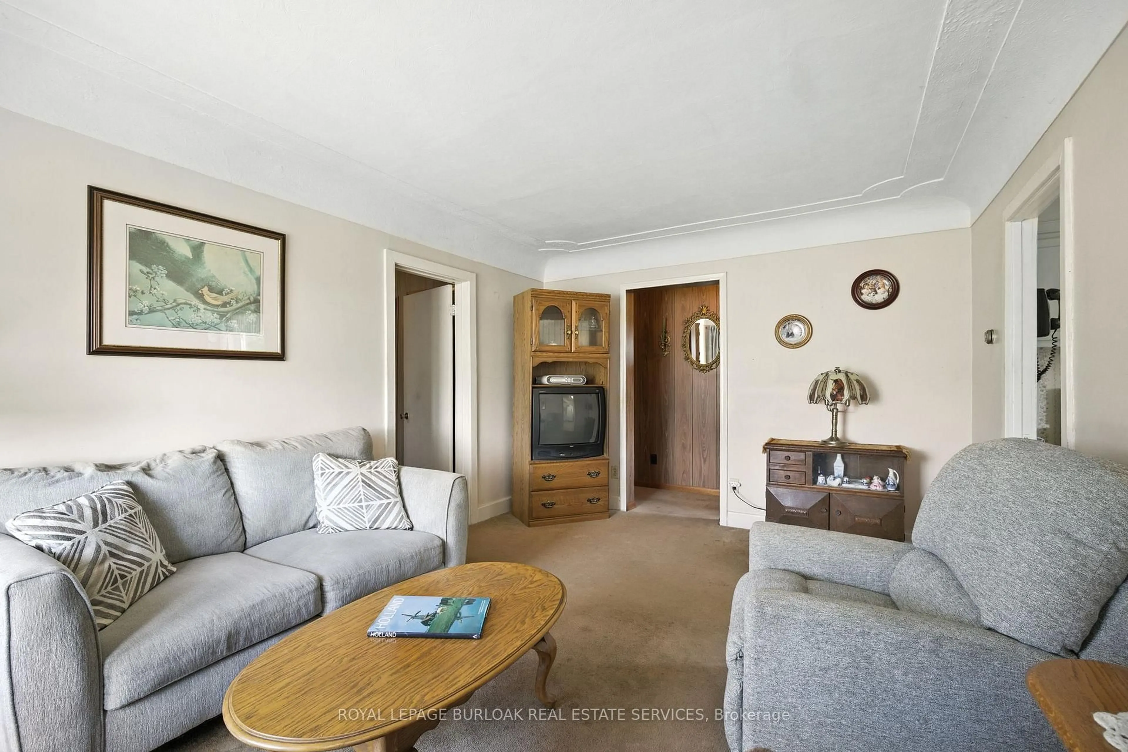 Living room with furniture, unknown for 572 Parkside Dr, Hamilton Ontario L8B 0G7