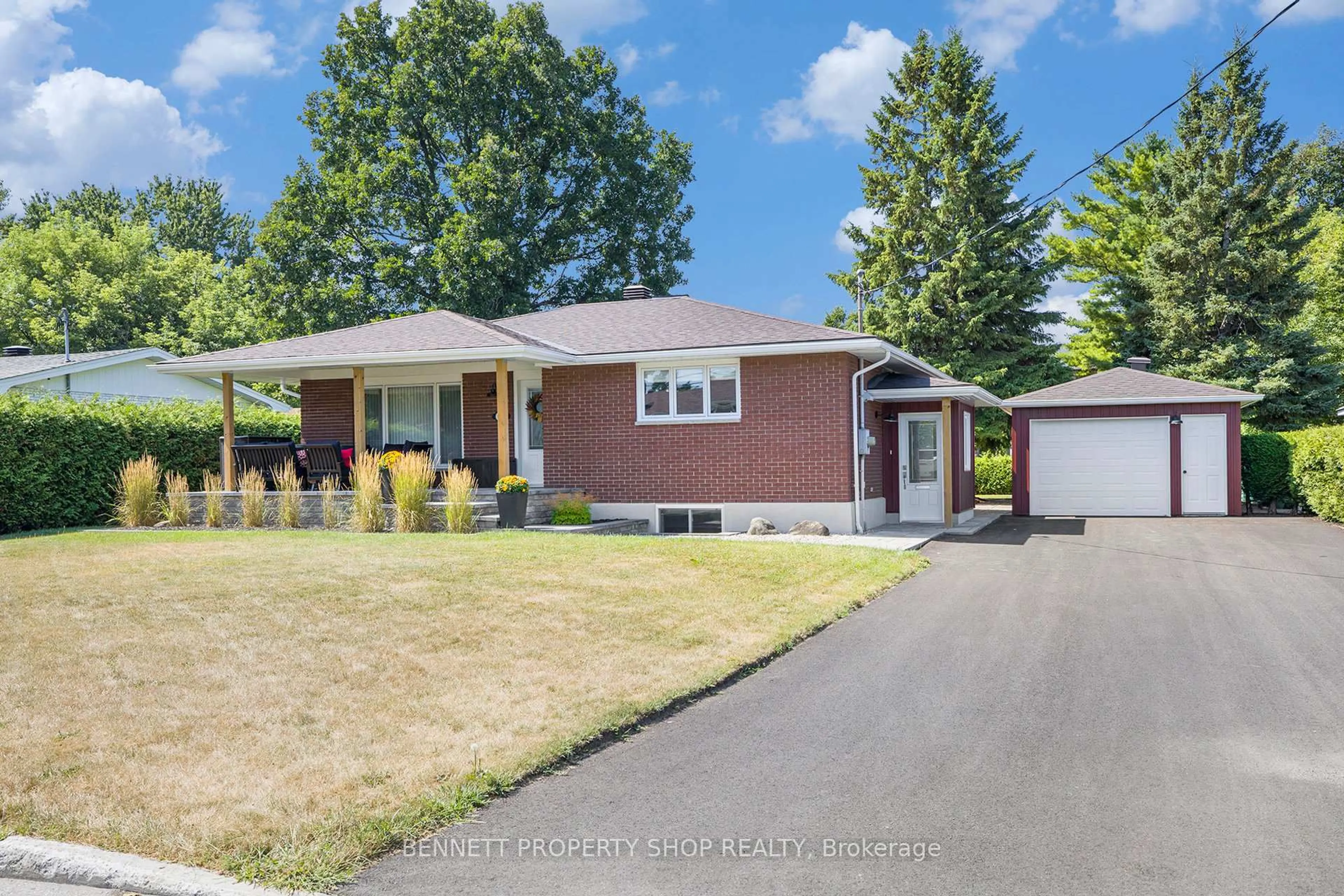 Home with brick exterior material, street for 1476 Maxime St, Ottawa Ontario K1B 3L1