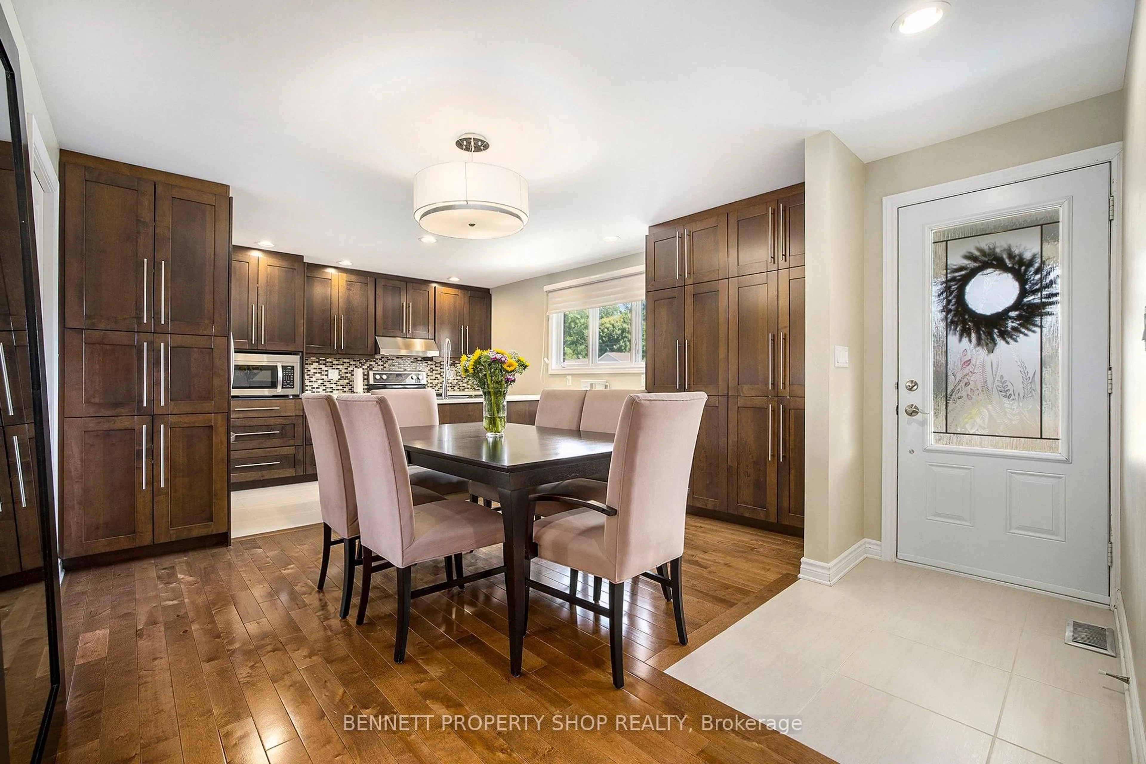 Open concept kitchen, unknown for 1476 Maxime St, Ottawa Ontario K1B 3L1