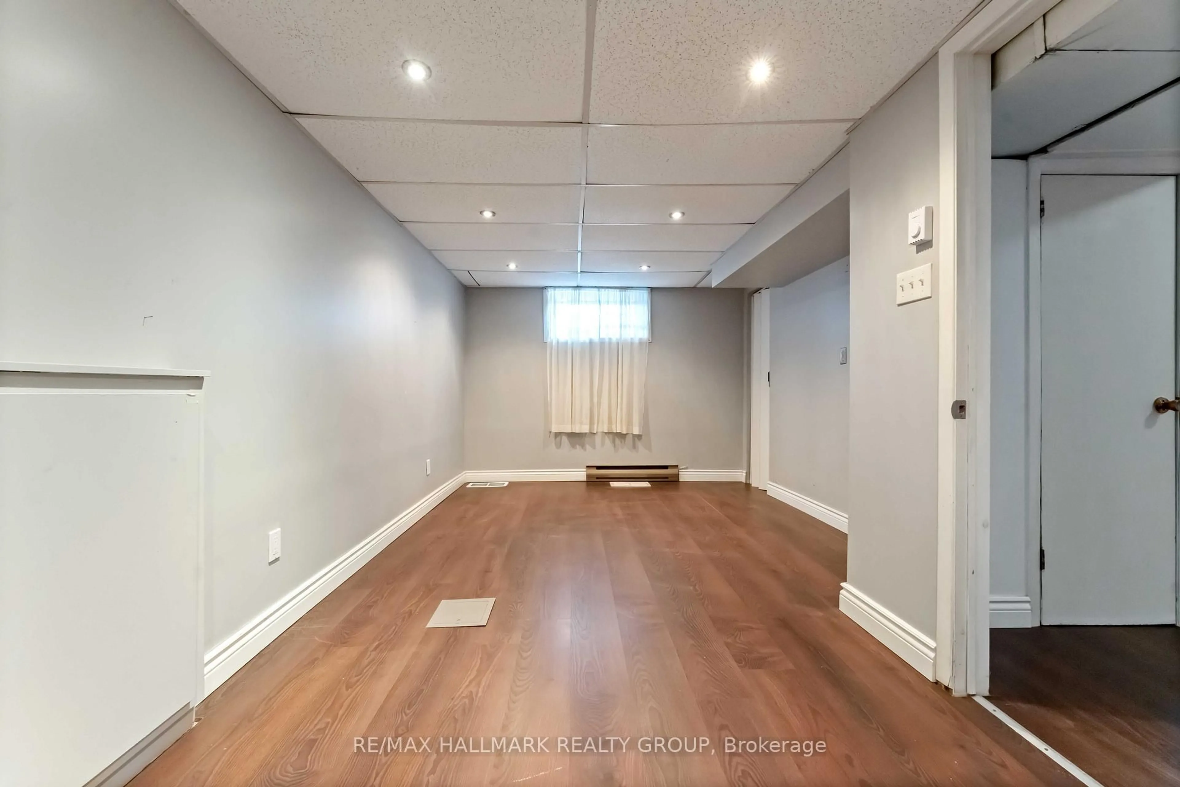 A pic of a room for 1921 Navaho Dr, Ottawa Ontario K2C 0T5