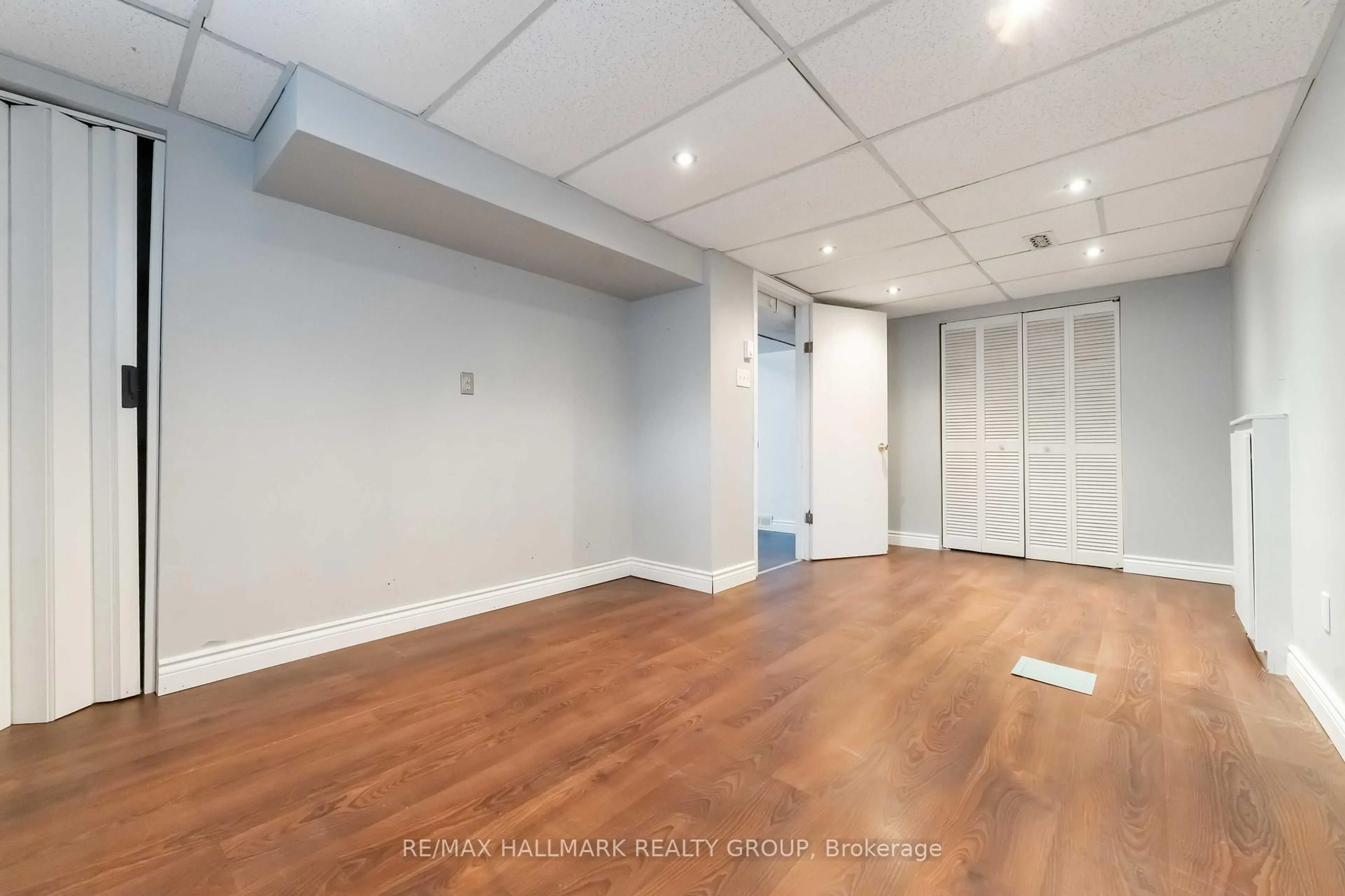A pic of a room for 1921 Navaho Dr, Ottawa Ontario K2C 0T5
