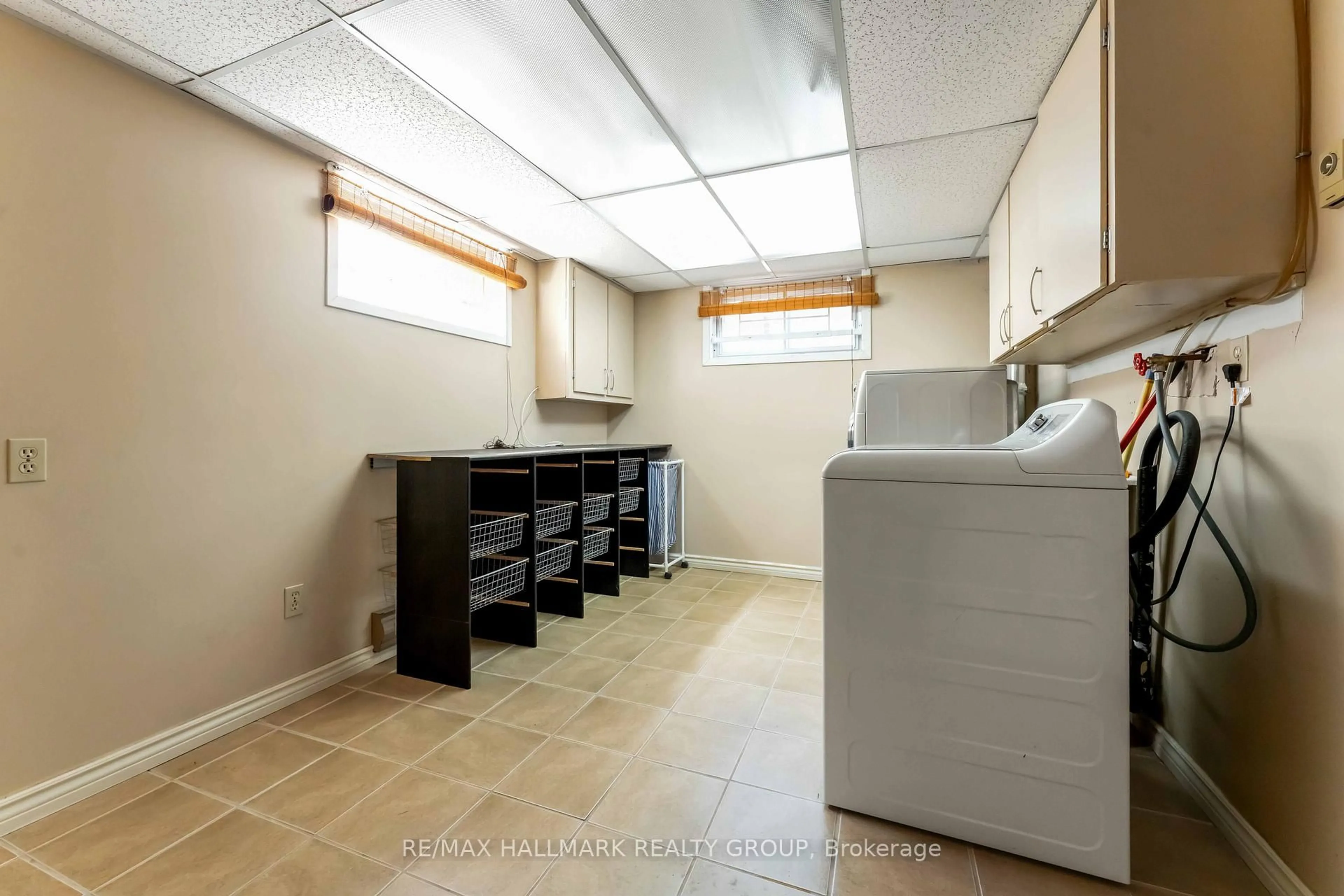 Laundry room for 1921 Navaho Dr, Ottawa Ontario K2C 0T5