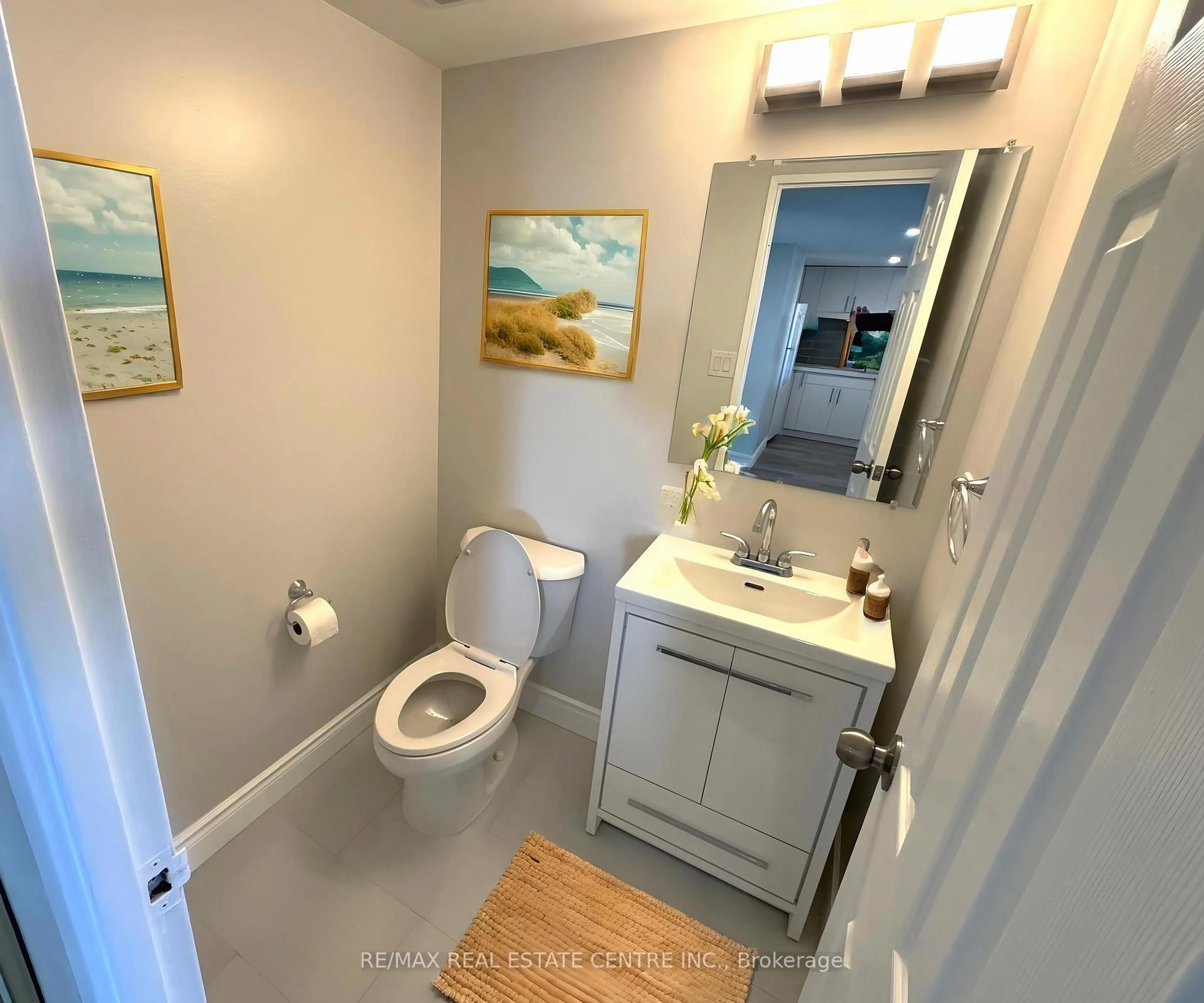 Standard bathroom, ceramic/tile floor for 260 SHELDON Ave #508, Kitchener Ontario N2H 6P2