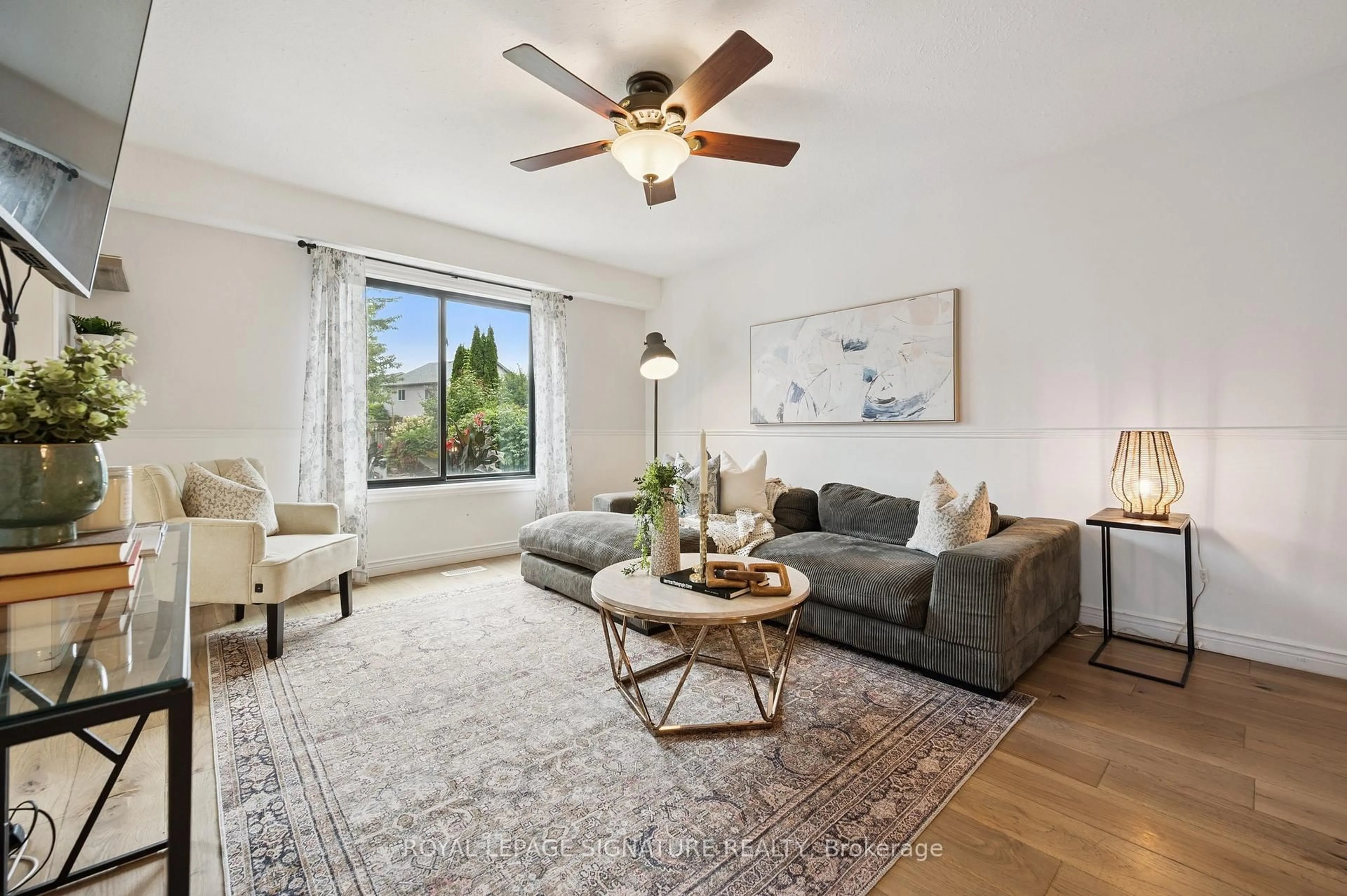 Living room with furniture, unknown for 313 Millburn Blvd, Centre Wellington Ontario N1M 3S3