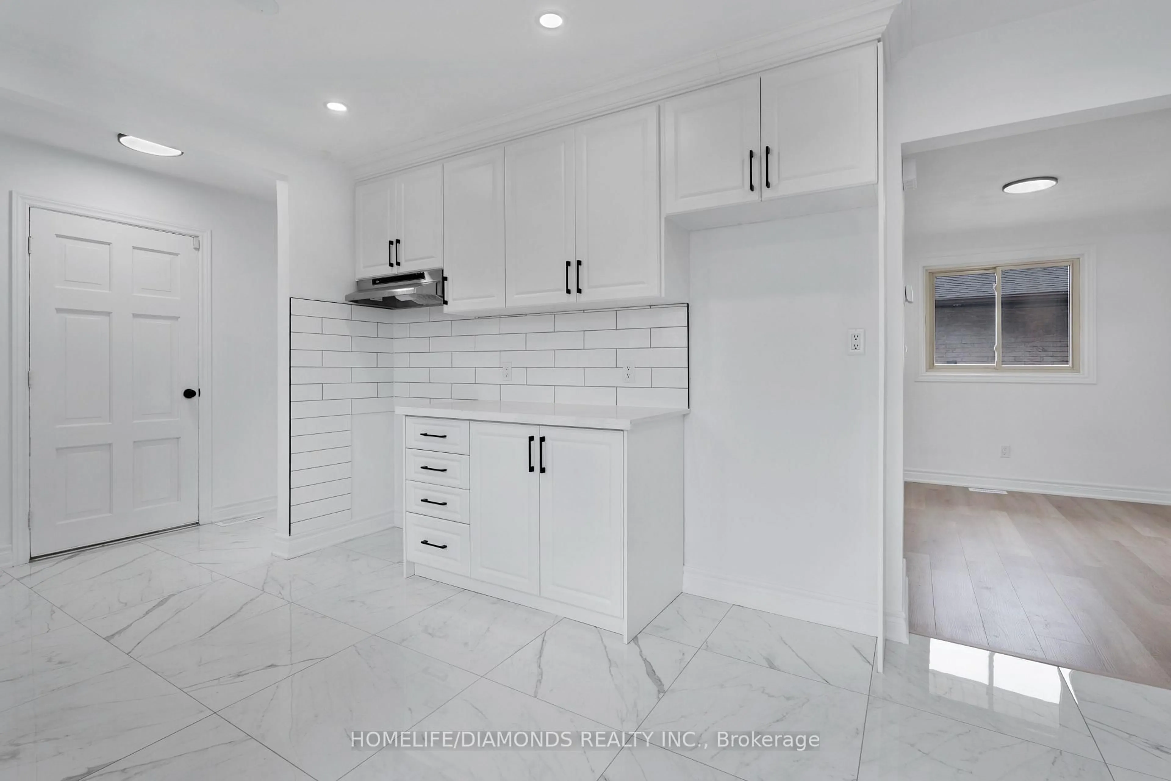 Unknown for 8 Huntley Cres, St. Catharines Ontario L2M 6E6