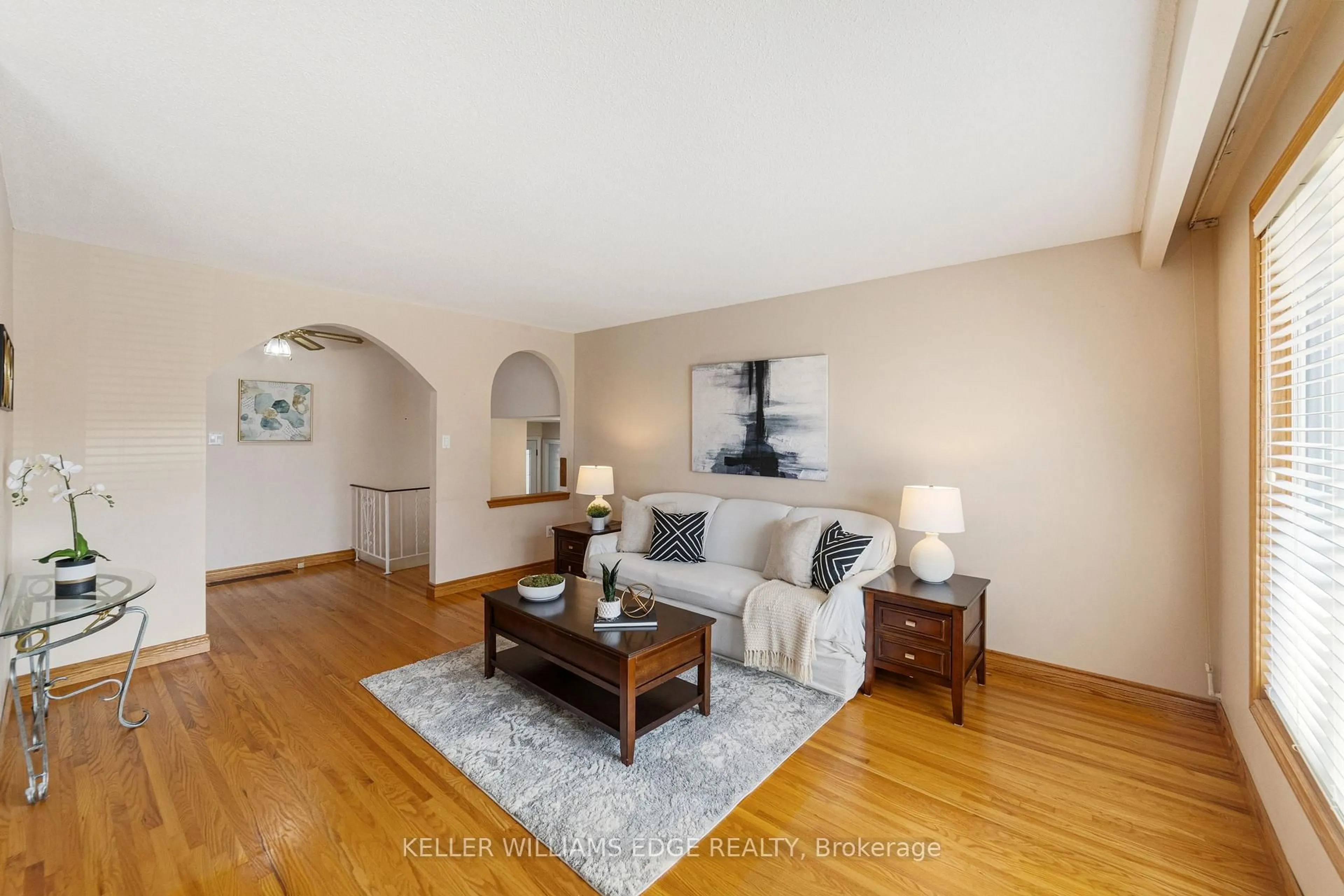 Living room with furniture, unknown for 50 Green Rd, Hamilton Ontario L8G 3A1