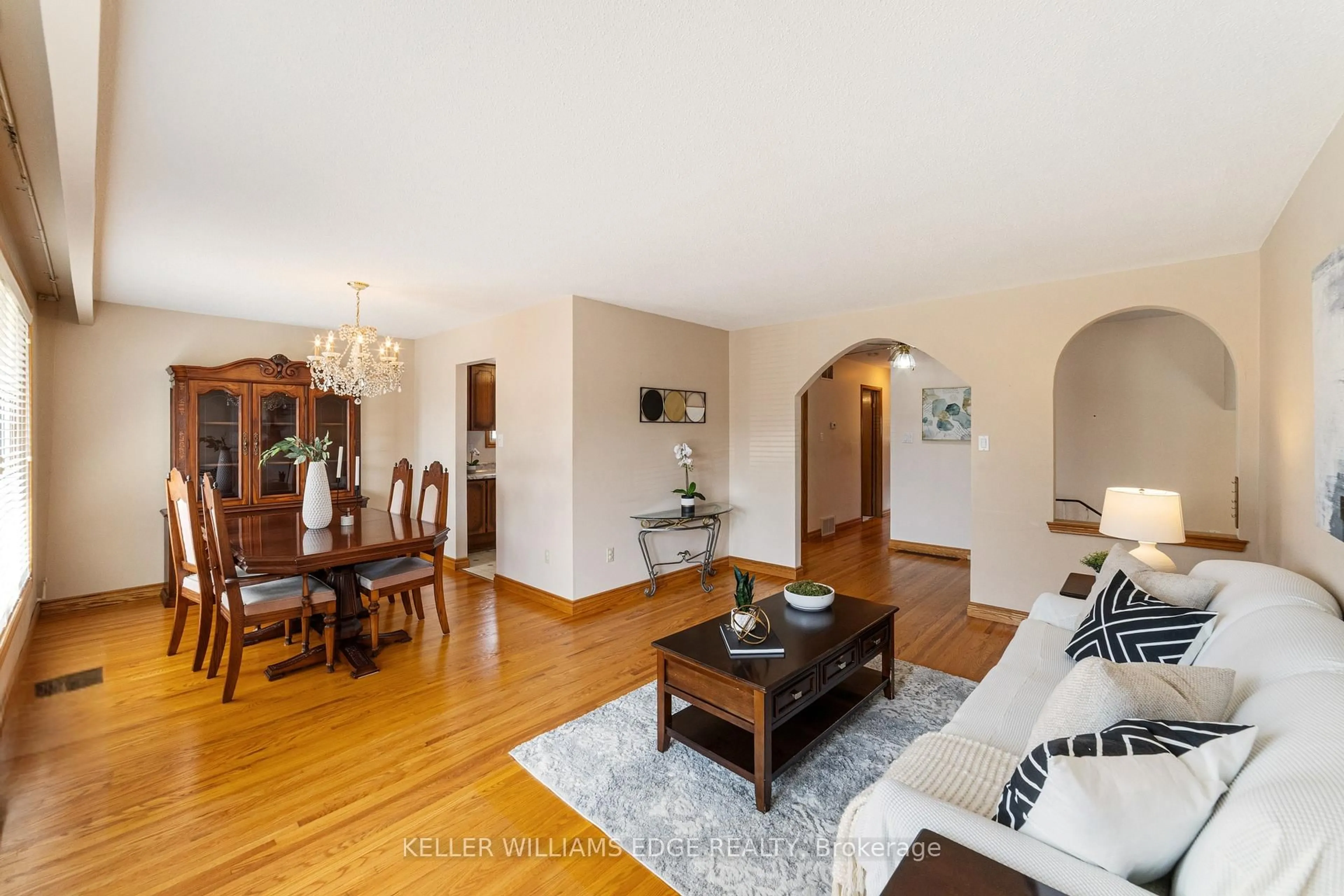 Living room with furniture, wood/laminate floor for 50 Green Rd, Hamilton Ontario L8G 3A1