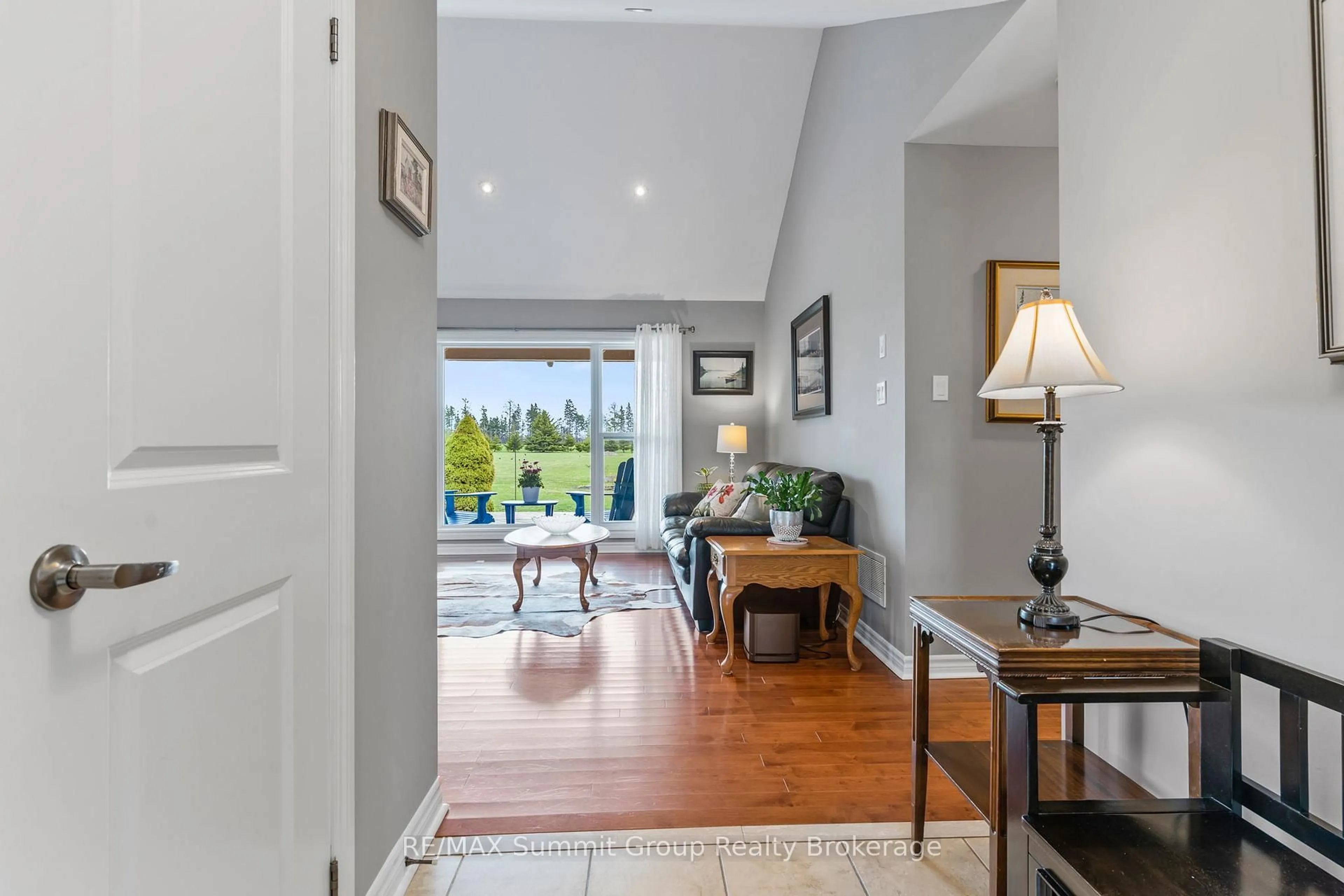 Indoor foyer for 15 Mount Haven Cres, East Luther Grand Valley Ontario L9W 5S6