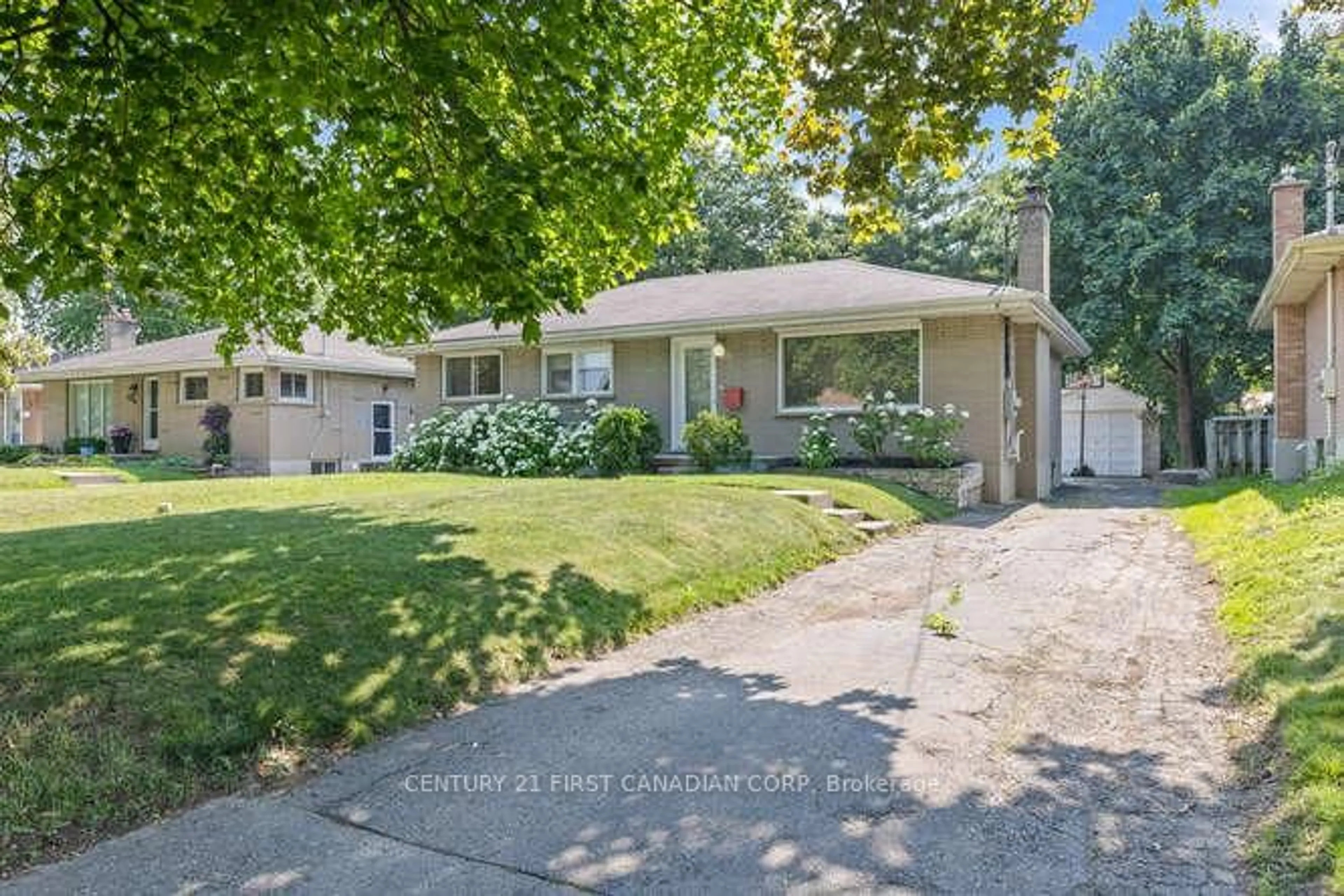 Home with vinyl exterior material, street for 470 Beachwood Ave, London South Ontario N6J 3K1