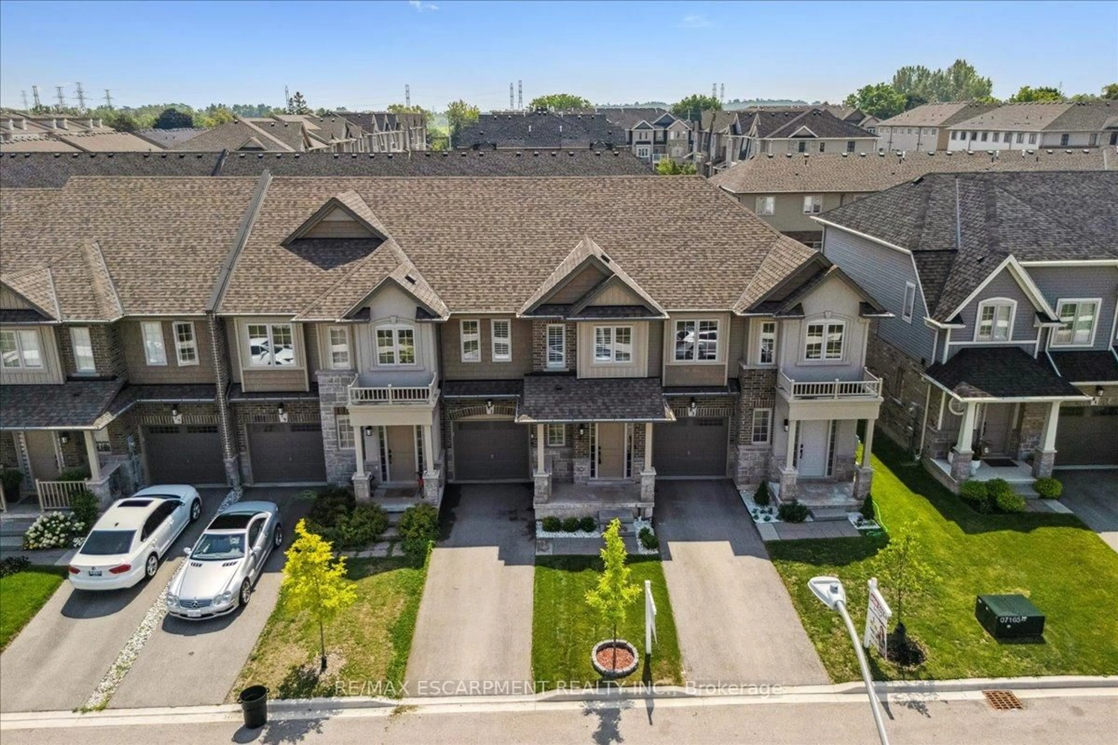 A pic from outside/outdoor area/front of a property/back of a property/a pic from drone, unknown for 81 BEASLEY Grve, Hamilton Ontario L9K 0J7