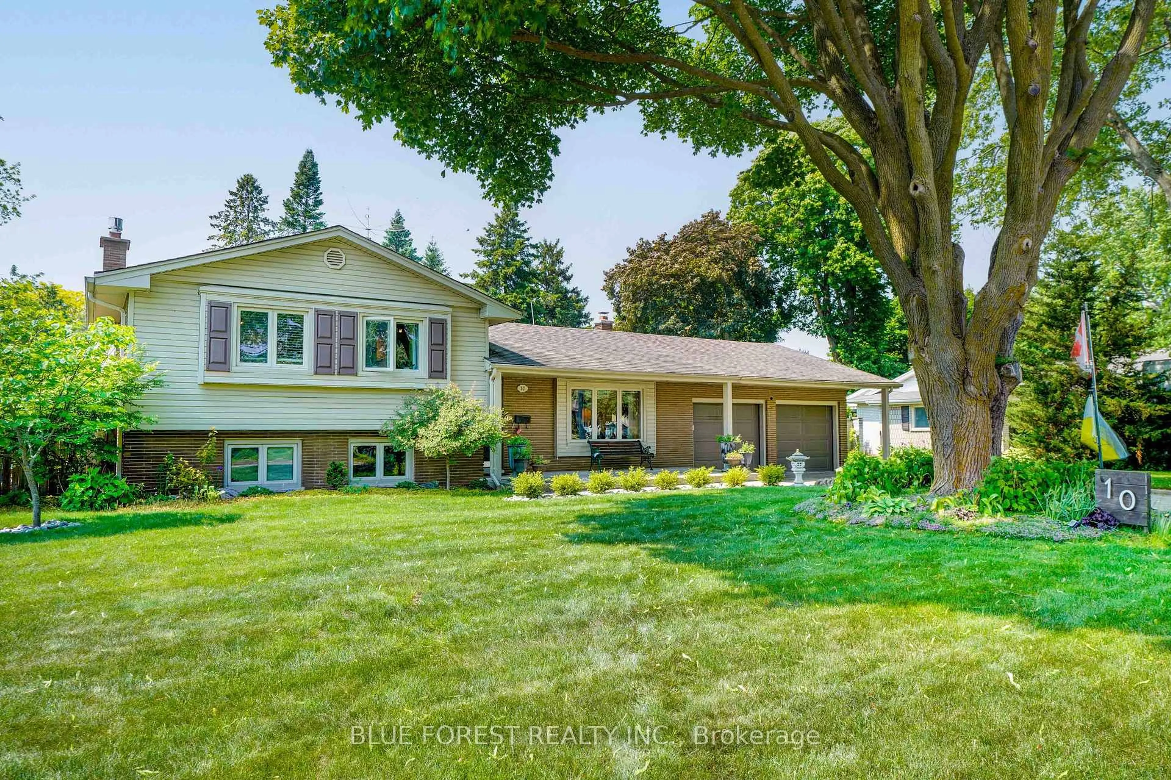 Home with vinyl exterior material, street for 10 Gustin Ave, London South Ontario N6P 1C2