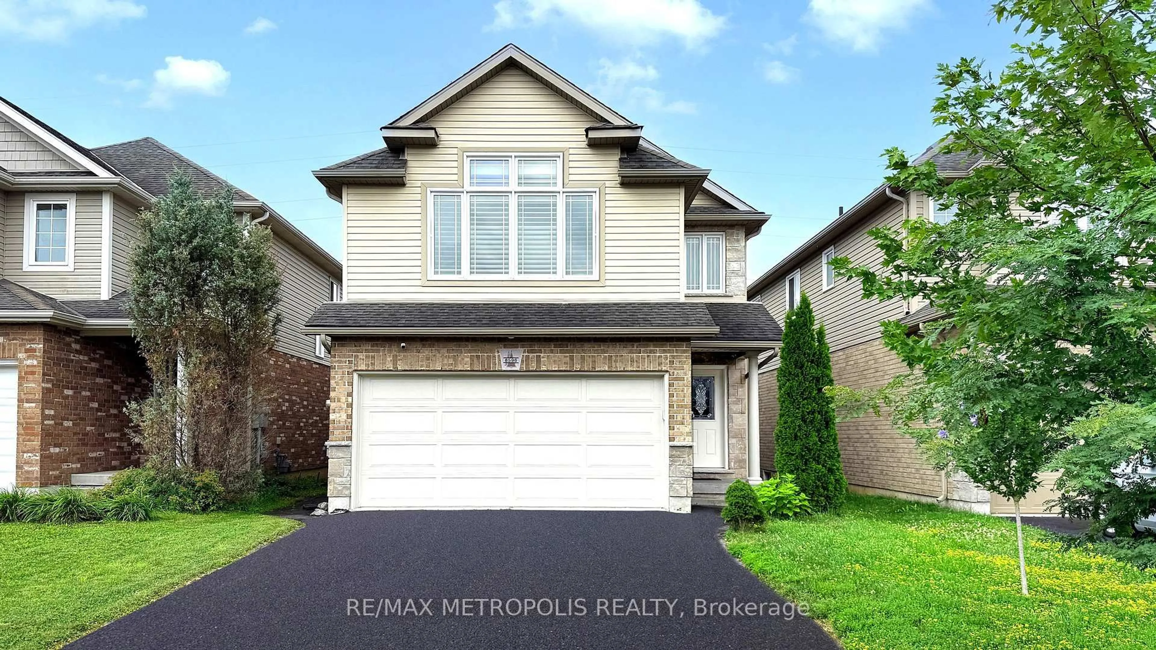 Home with vinyl exterior material, street for 8596 Milomir St, Niagara Falls Ontario L2H 0B7