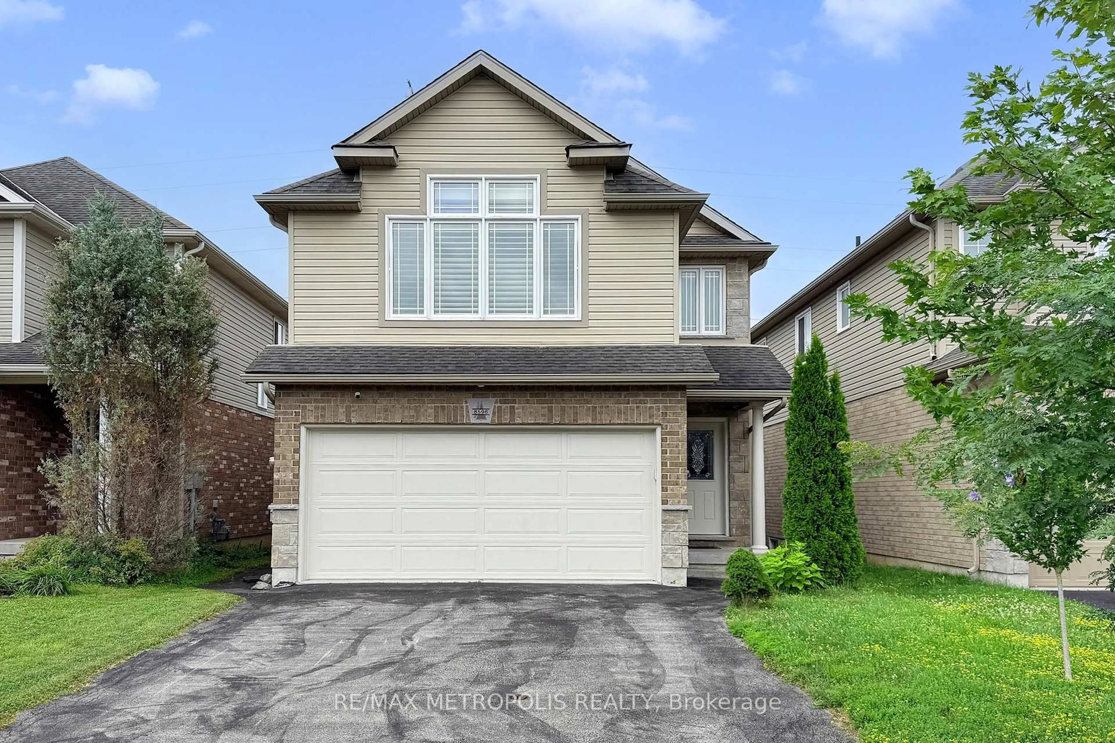 Home with vinyl exterior material, street for 8596 Milomir St, Niagara Falls Ontario L2H 0B7