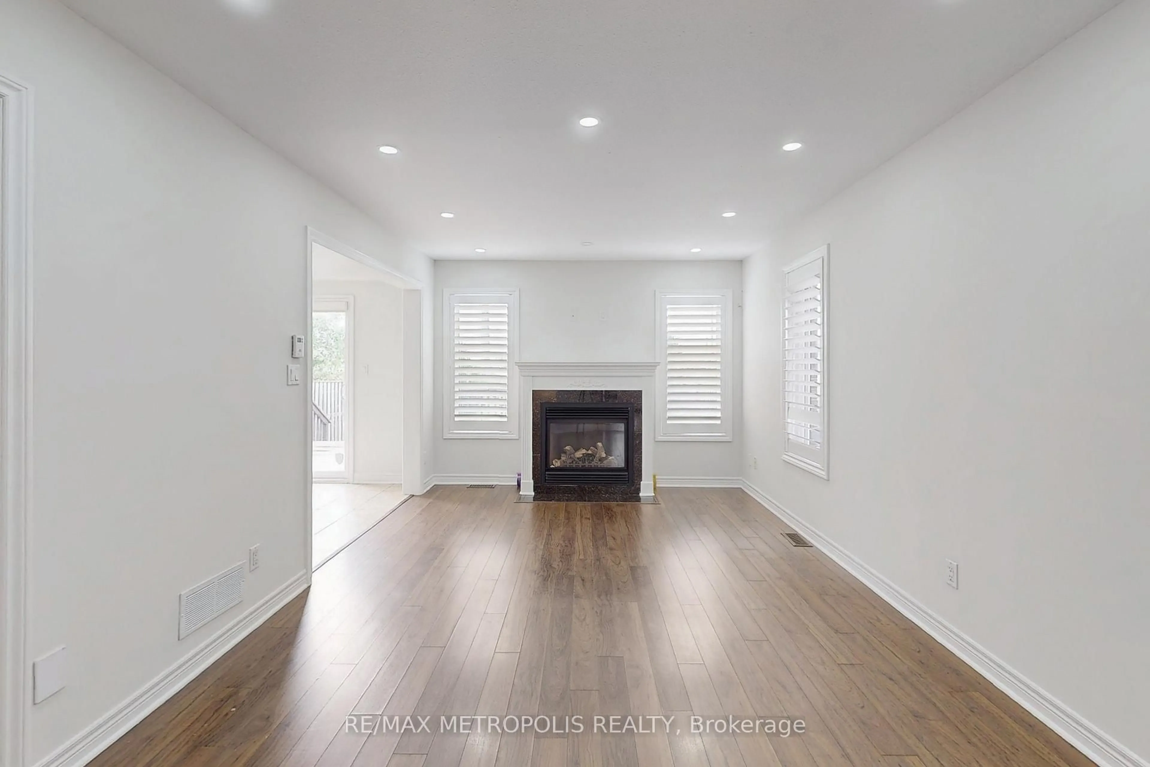 A pic of a room for 8596 Milomir St, Niagara Falls Ontario L2H 0B7