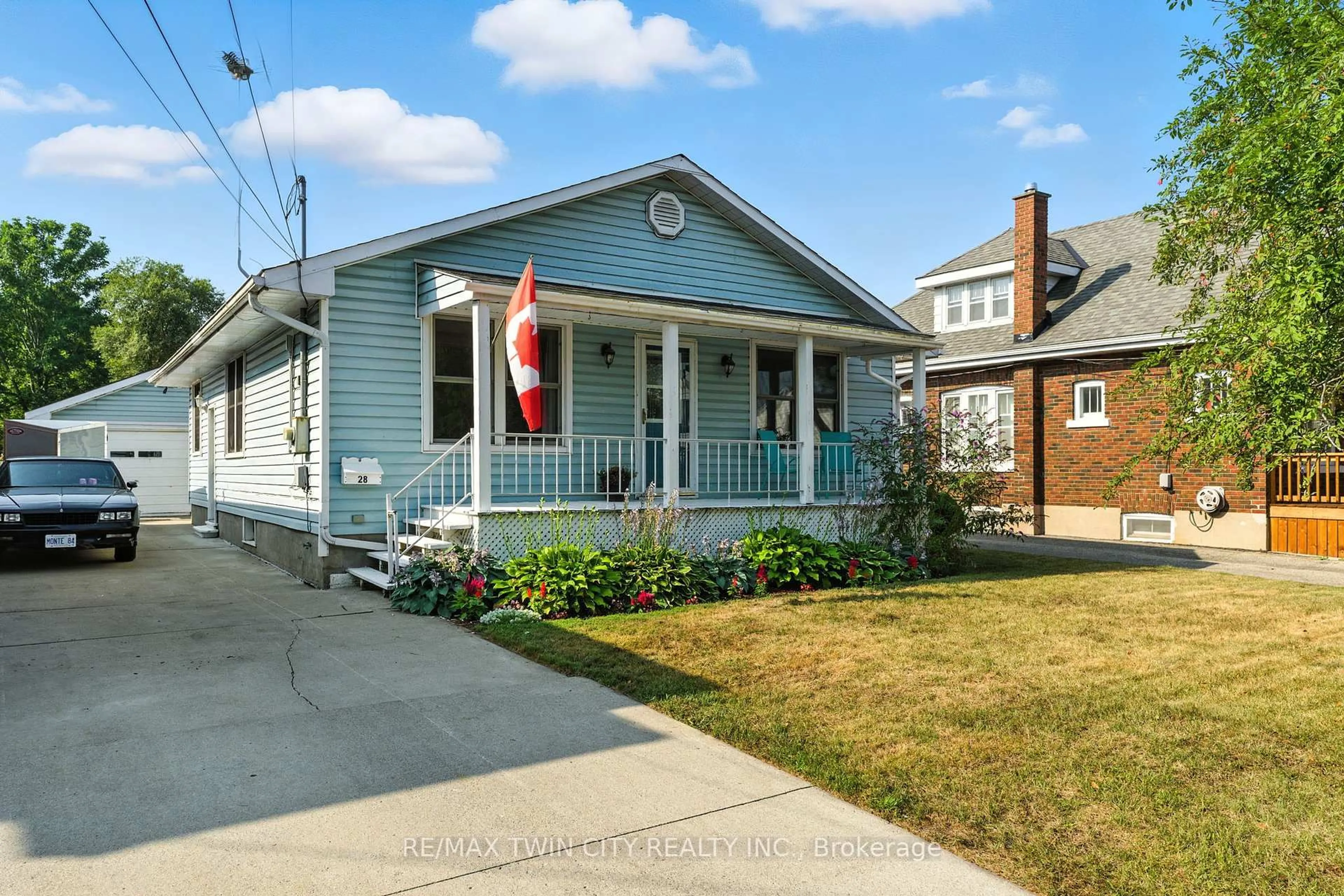 Home with vinyl exterior material, street for 28 Baldwin Ave, Brantford Ontario N3S 1H5