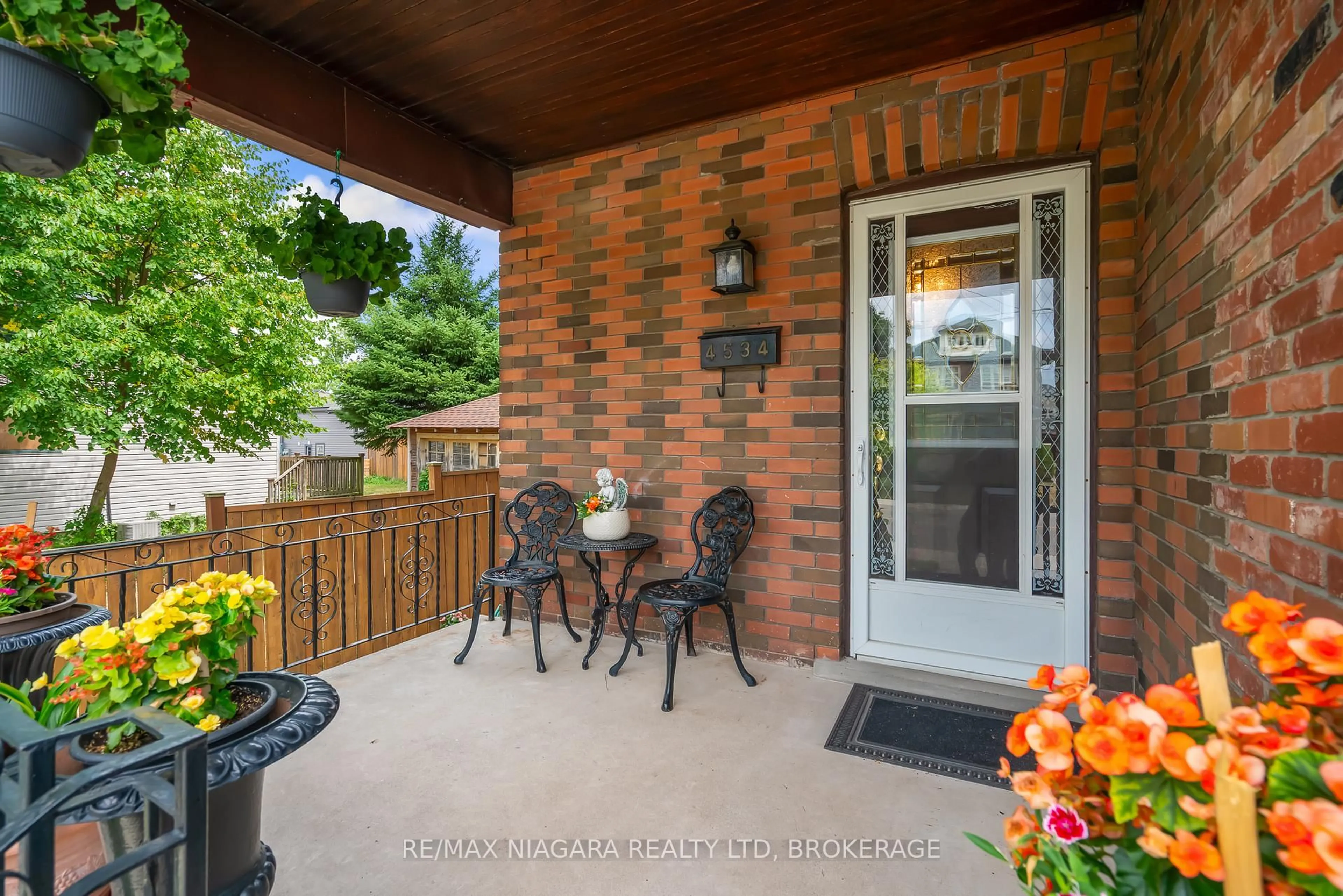Patio, street for 4534 Fourth Ave, Niagara Falls Ontario L2E 4N6