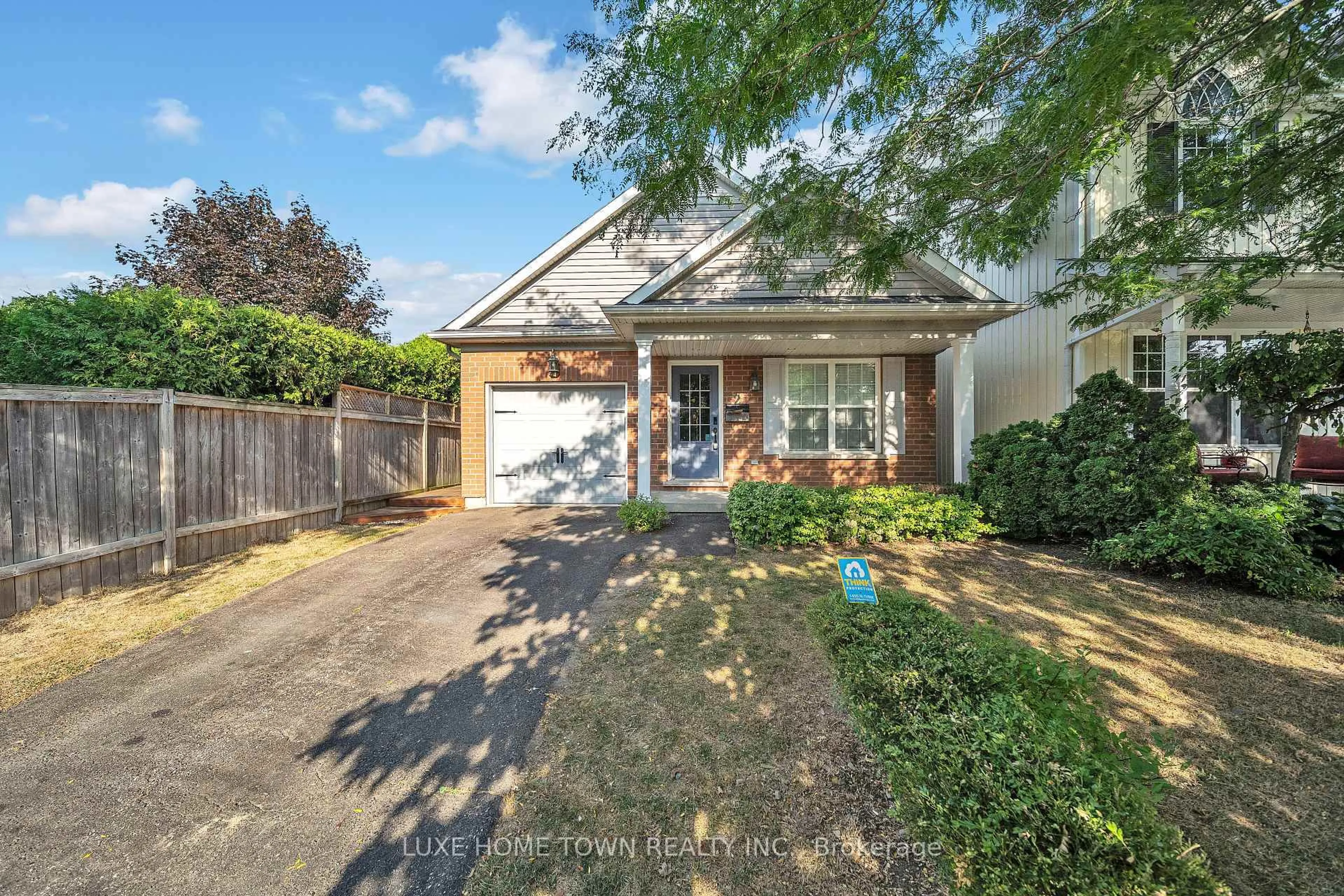 A pic from outside/outdoor area/front of a property/back of a property/a pic from drone, street for 2 CHICORY Cres, St. Catharines Ontario L2R 0A5