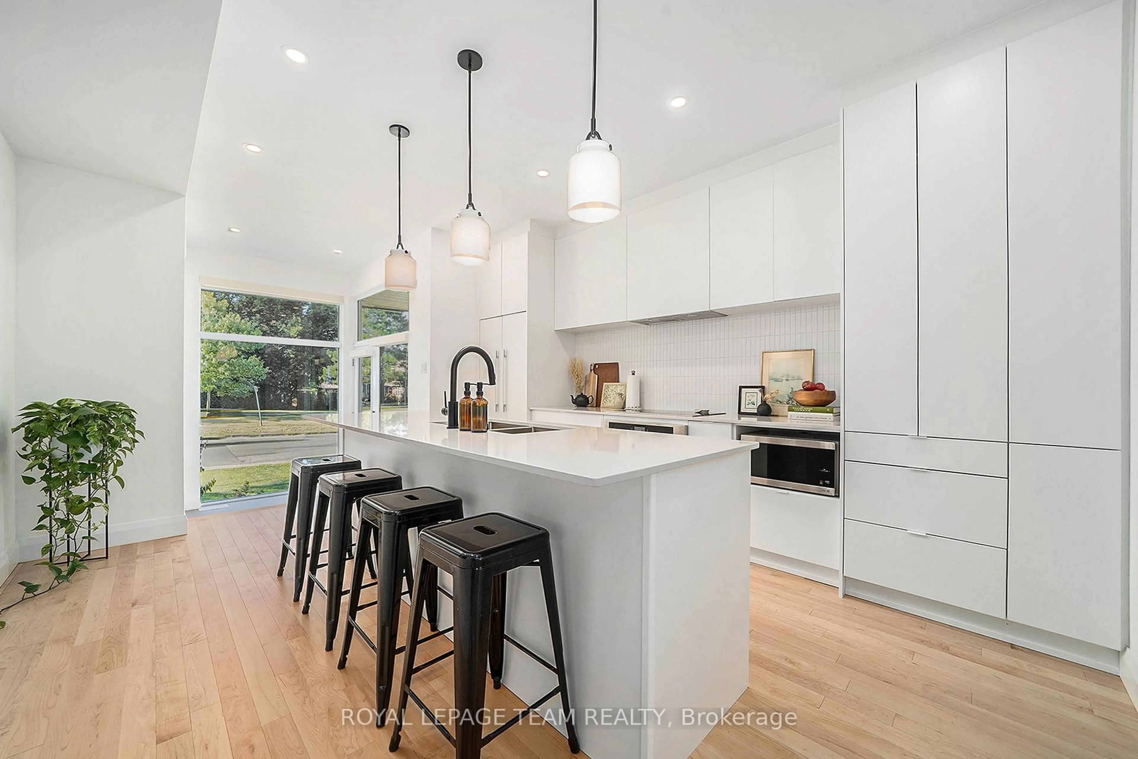 Contemporary kitchen, unknown for 98 Byron Ave, Ottawa Ontario K1Y 3J1