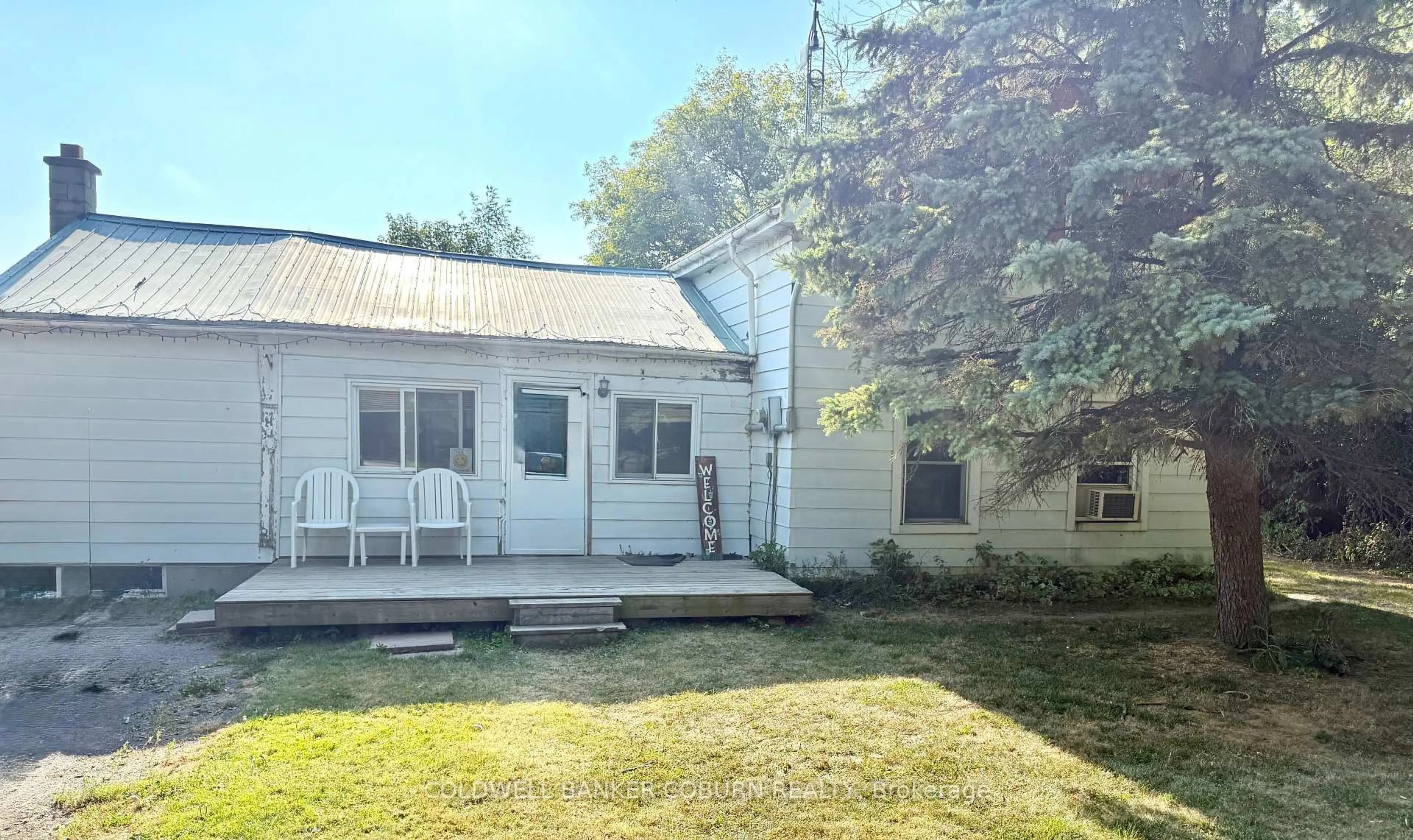 A pic from outside/outdoor area/front of a property/back of a property/a pic from drone, building for 11467 Queen St, North Dundas Ontario K0E 1J0