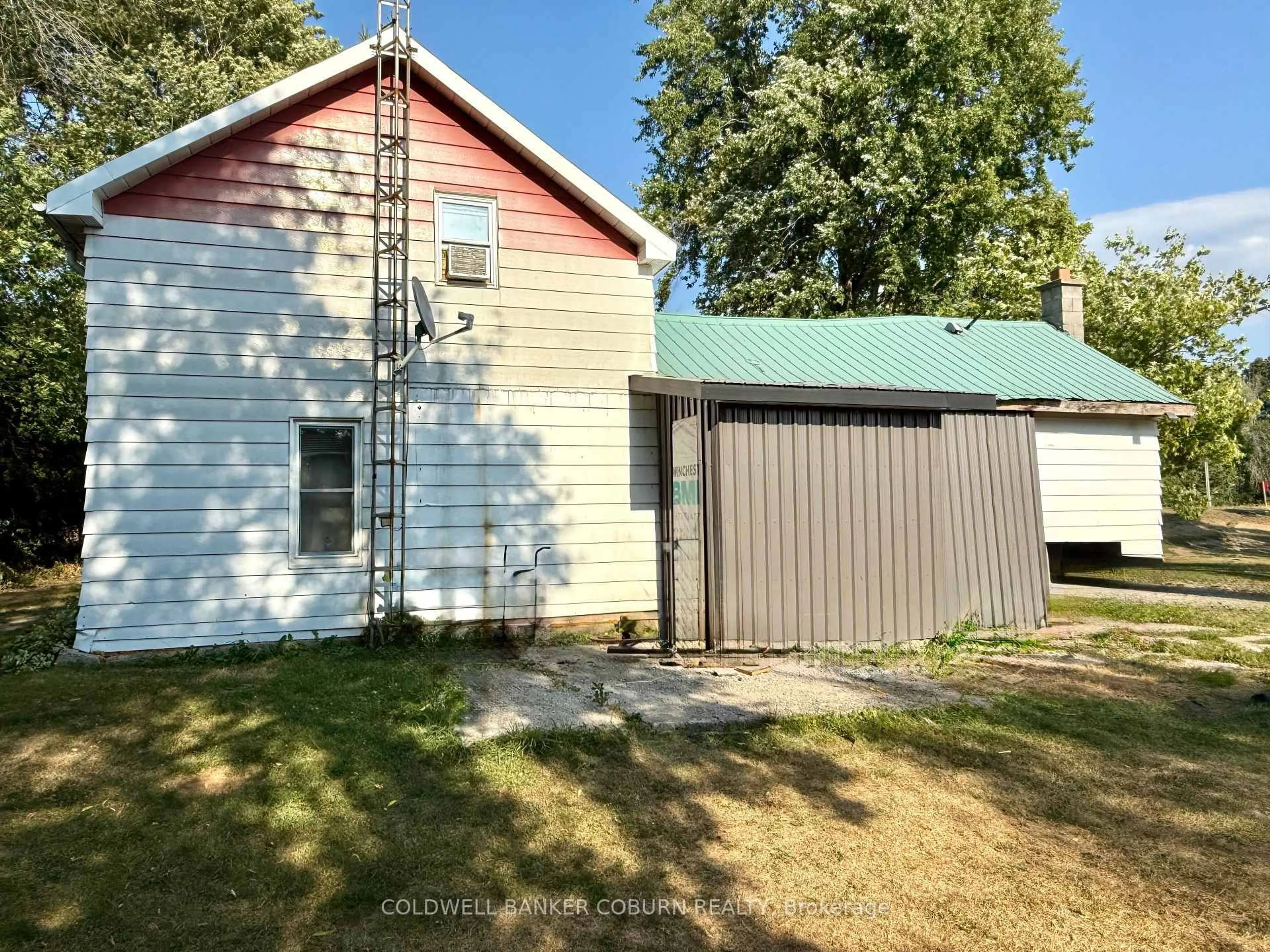 A pic from outside/outdoor area/front of a property/back of a property/a pic from drone, street for 11467 Queen St, North Dundas Ontario K0E 1J0