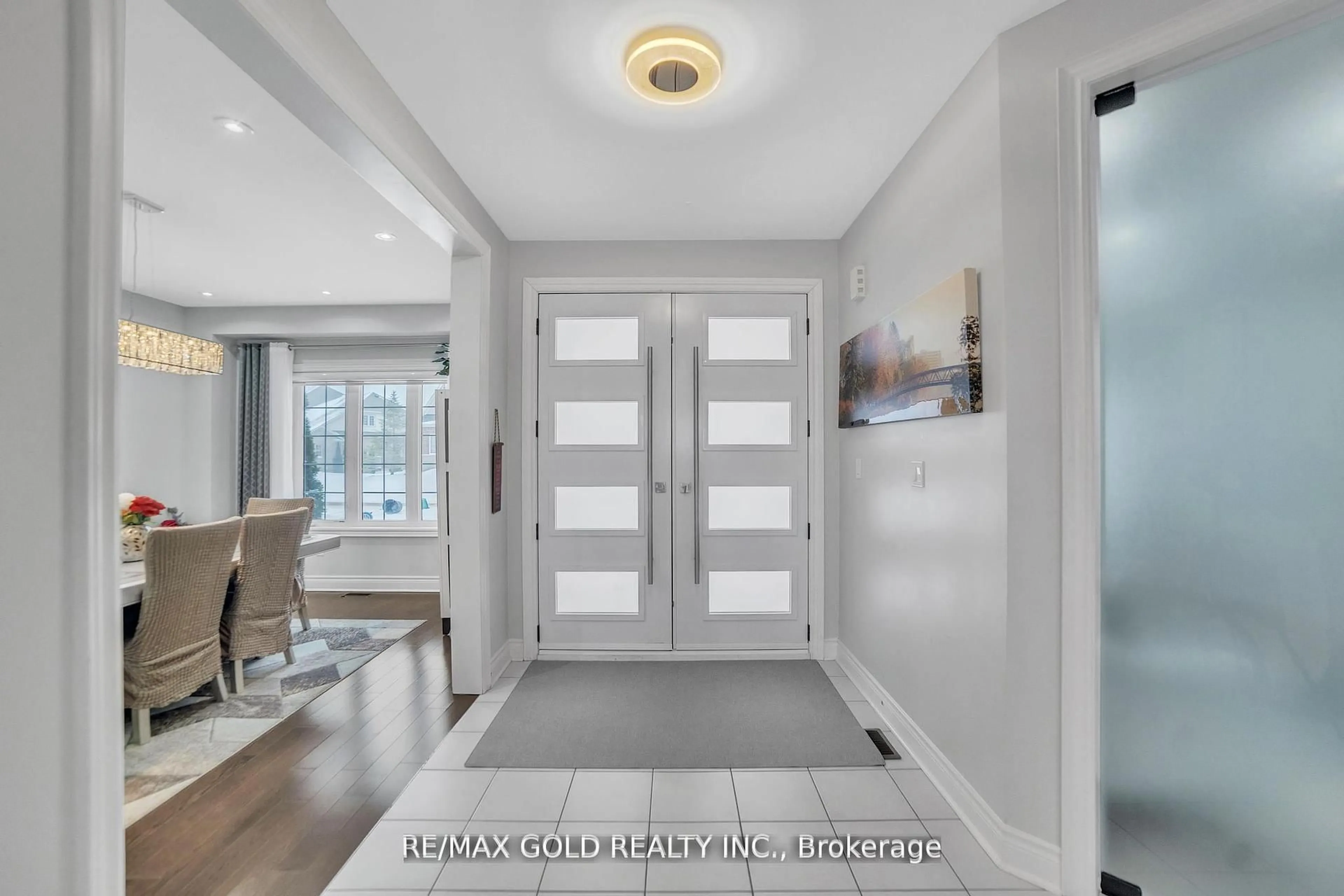 Indoor entryway for 28 Meek Ave, Mono Ontario L0W 2Z2