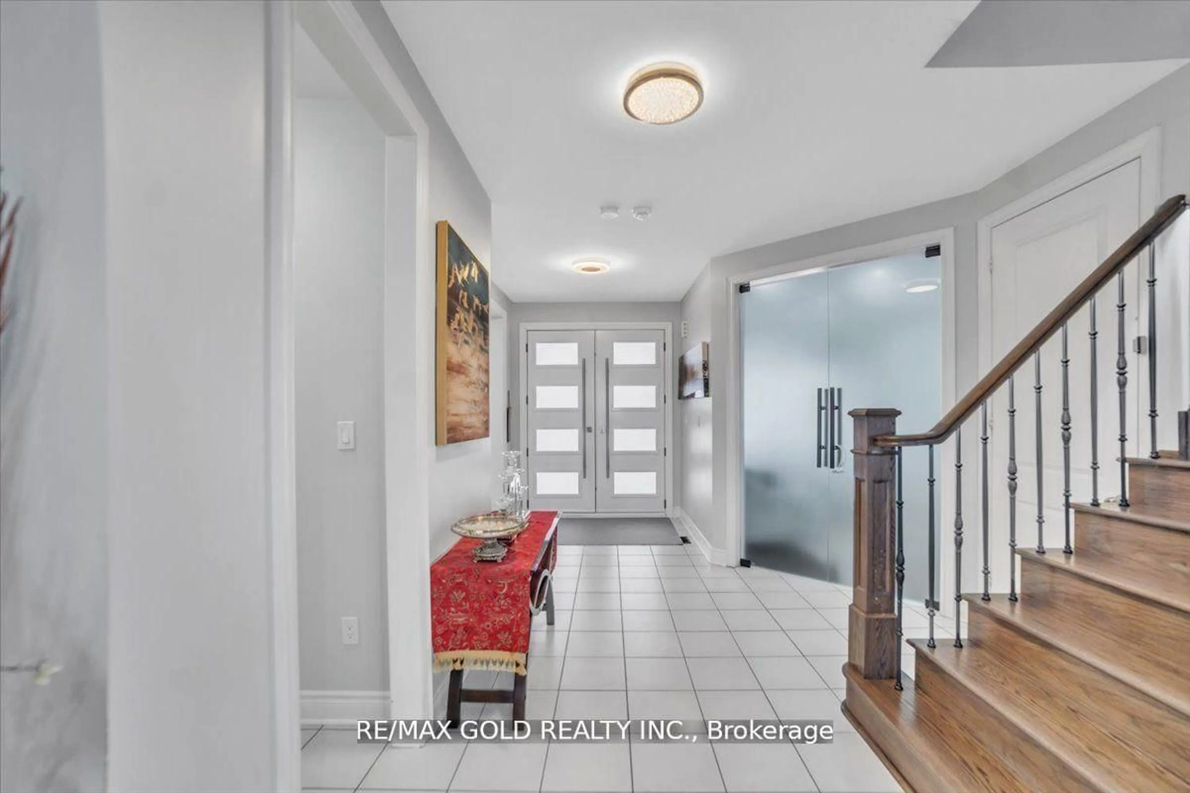 Indoor entryway for 28 Meek Ave, Mono Ontario L0W 2Z2