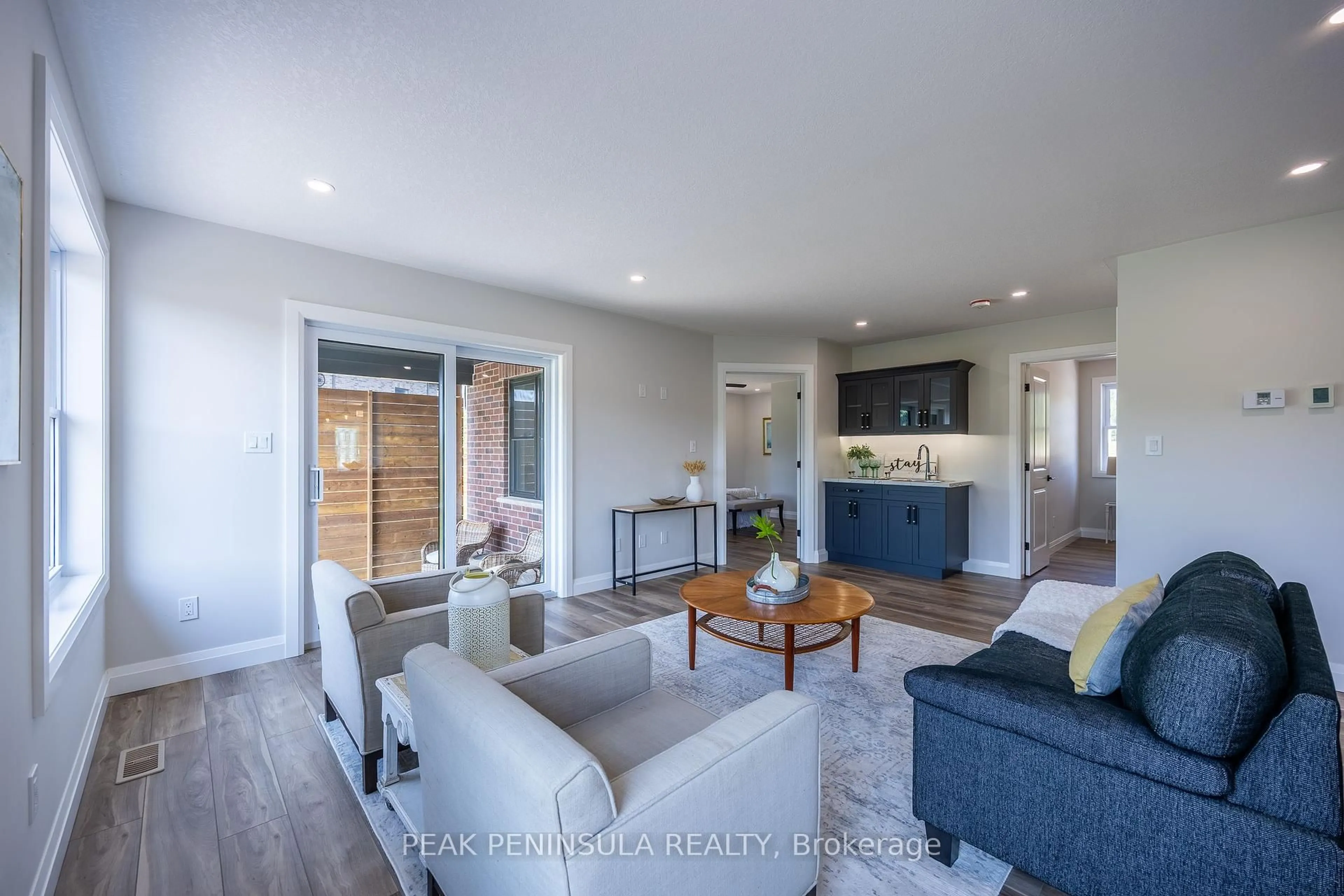 Living room with furniture, wood/laminate floor for 71 Hunter Dr, Norfolk Ontario N0E 1M0