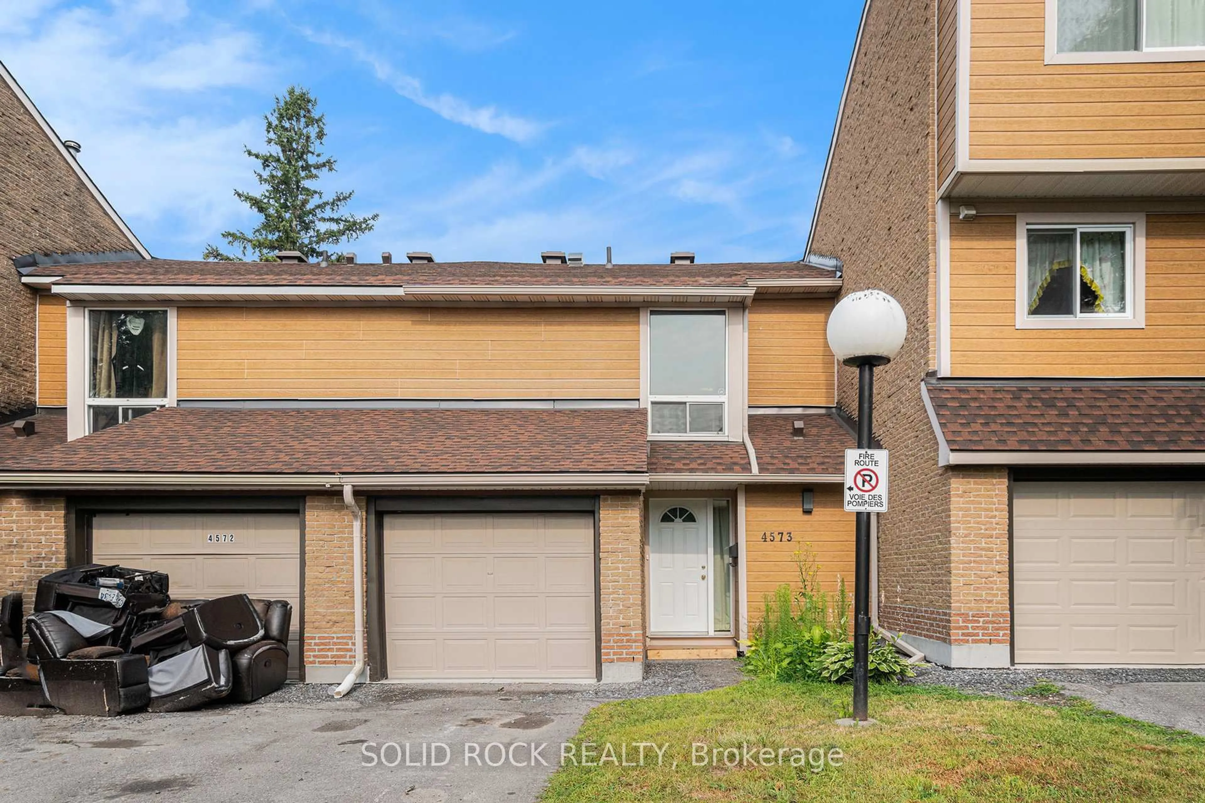 A pic from outside/outdoor area/front of a property/back of a property/a pic from drone, street for 4573 Carrington Pl #34, Ottawa Ontario K1B 4P8