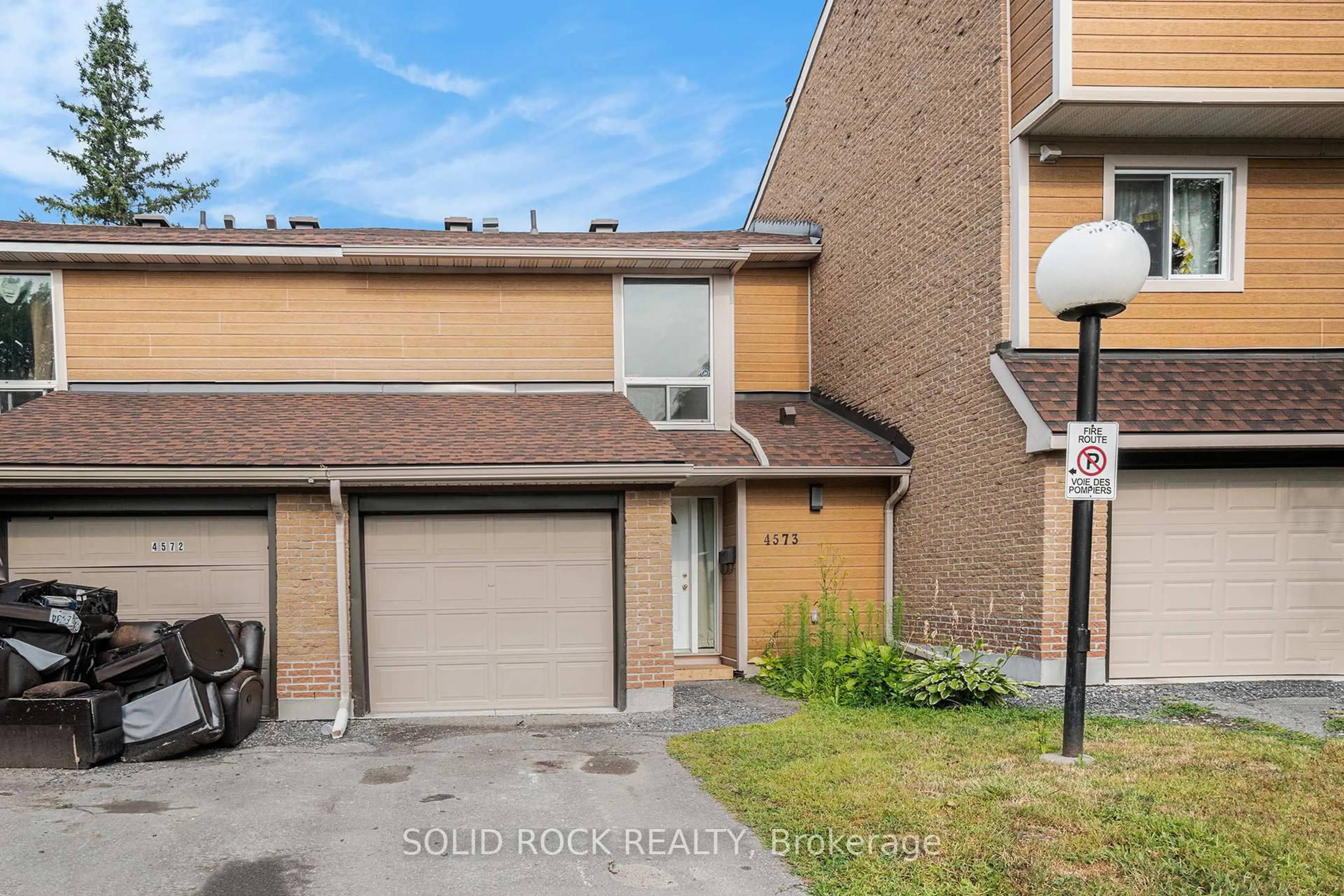 A pic from outside/outdoor area/front of a property/back of a property/a pic from drone, street for 4573 Carrington Pl #34, Ottawa Ontario K1B 4P8