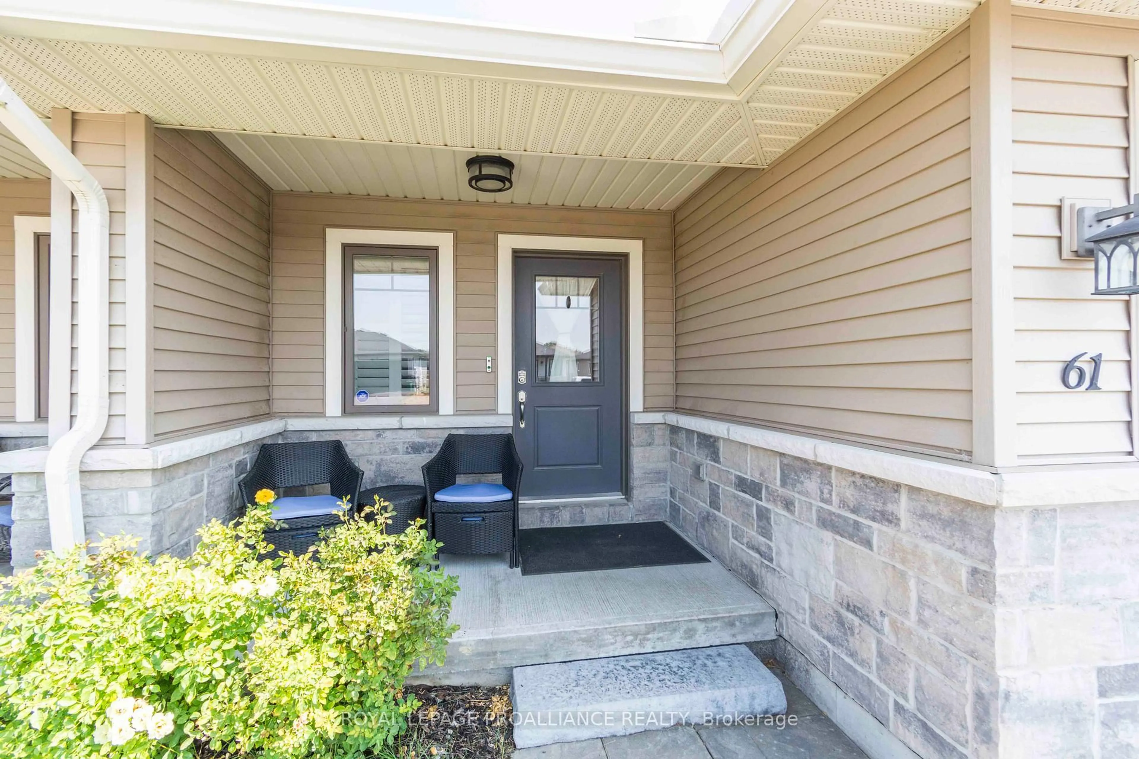 Indoor entryway for 61 Deacon Pl, Belleville Ontario K8P 0G5