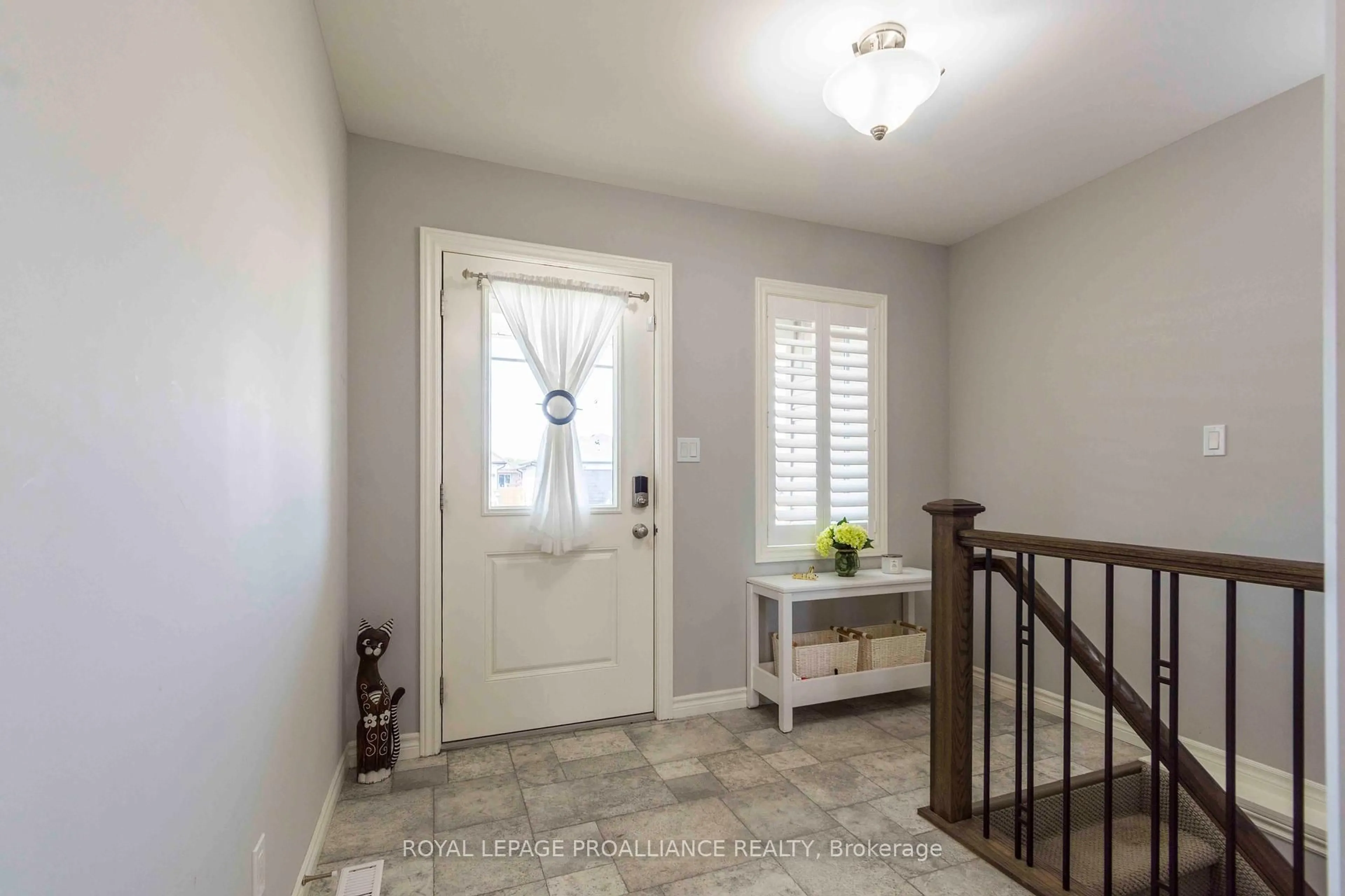 Indoor entryway for 61 Deacon Pl, Belleville Ontario K8P 0G5