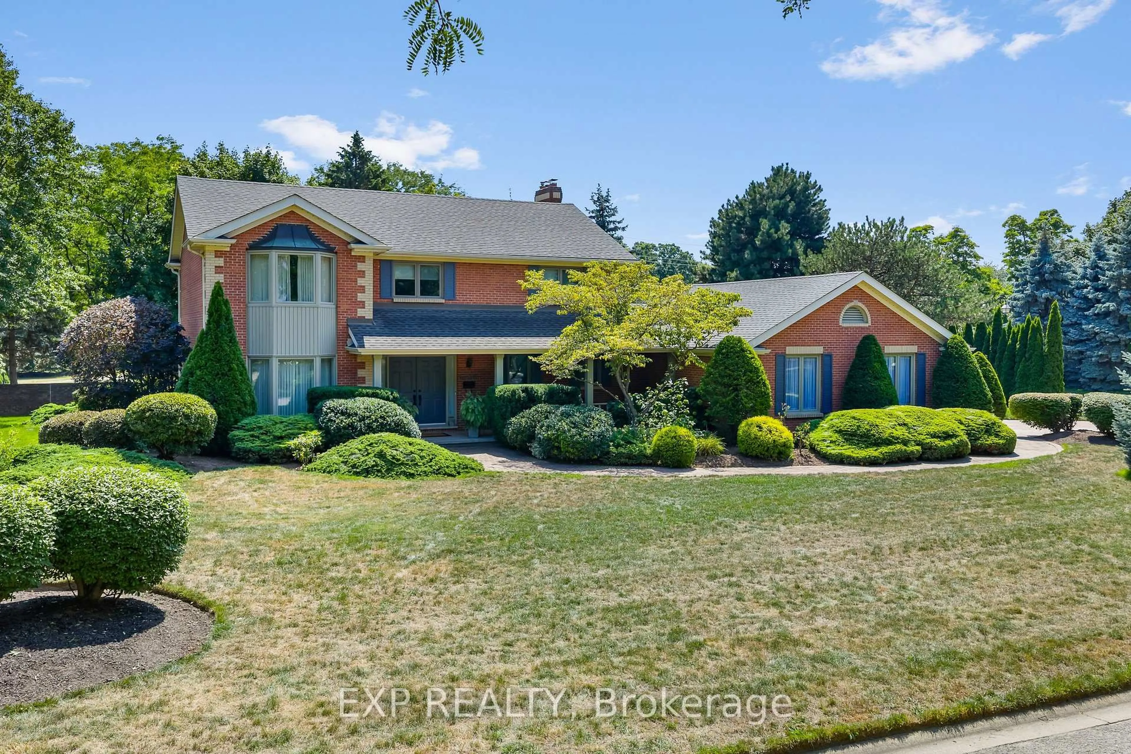 A pic from outside/outdoor area/front of a property/back of a property/a pic from drone, street for 6748 January Dr, Niagara Falls Ontario L2J 4J4