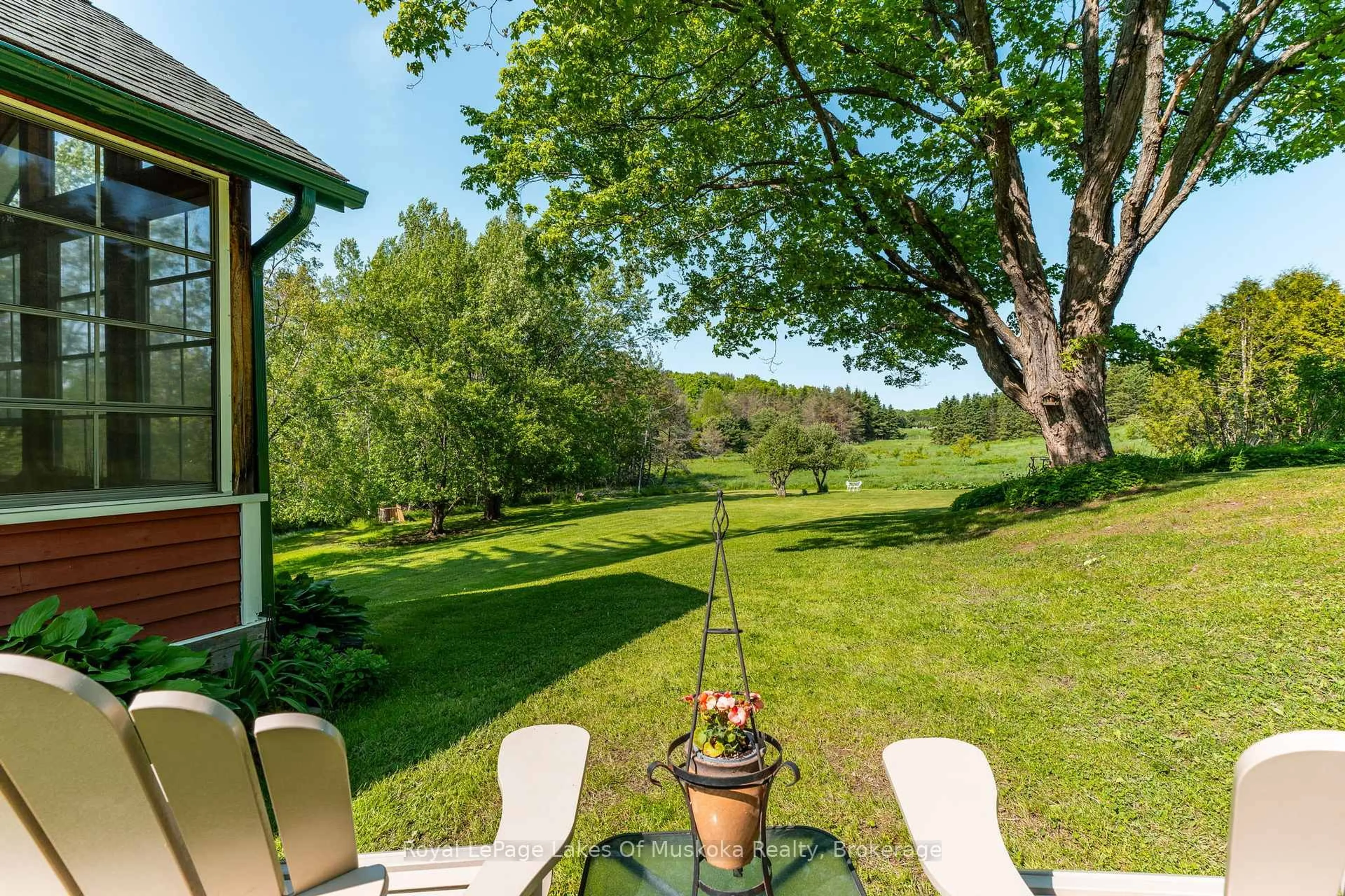 Patio, water/lake/river/ocean view for 229 Fraserburg Rd, Bracebridge Ontario P1L 0G9
