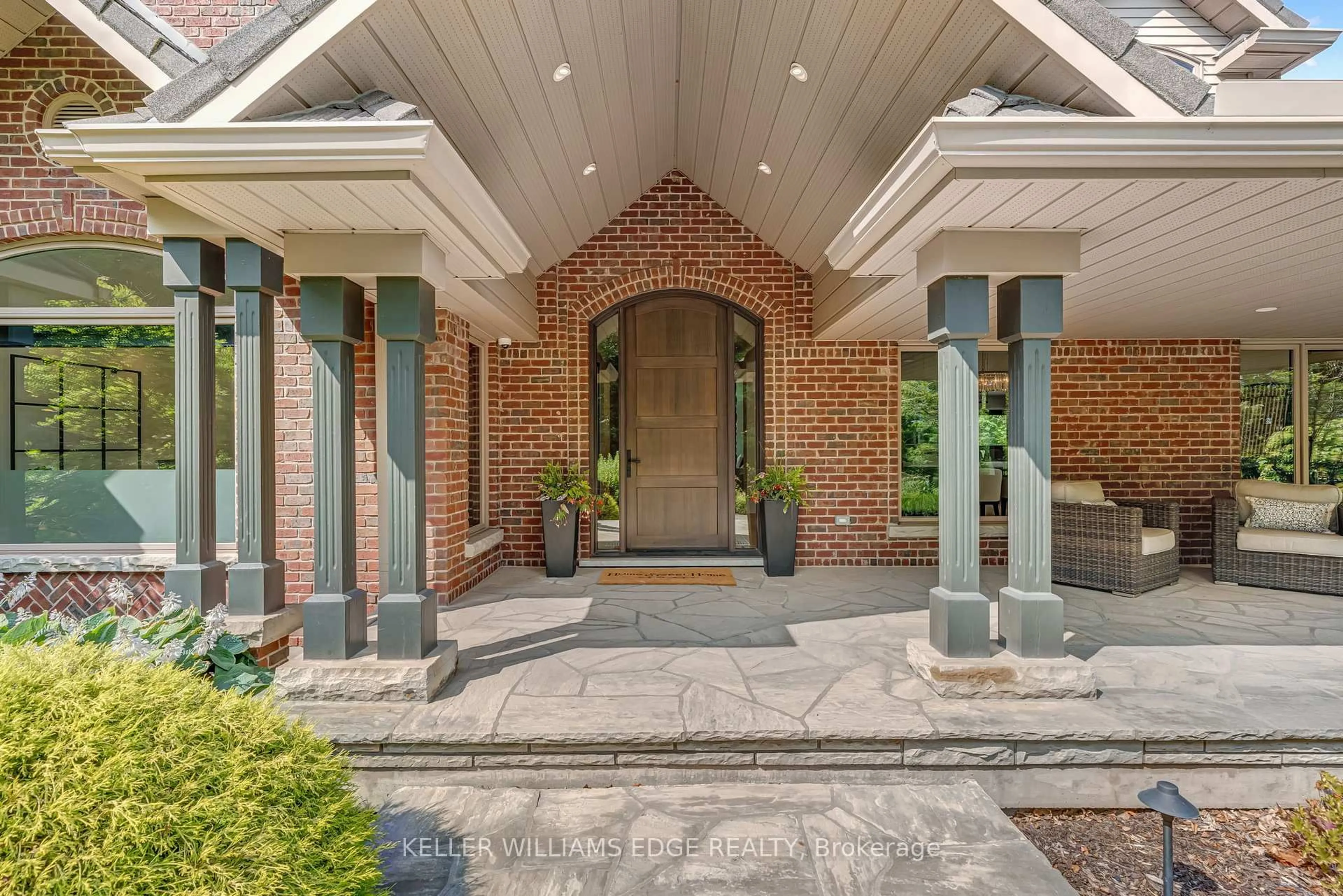 Home with brick exterior material, street for 18 Fox Run Dr, Puslinch Ontario N0B 2J0